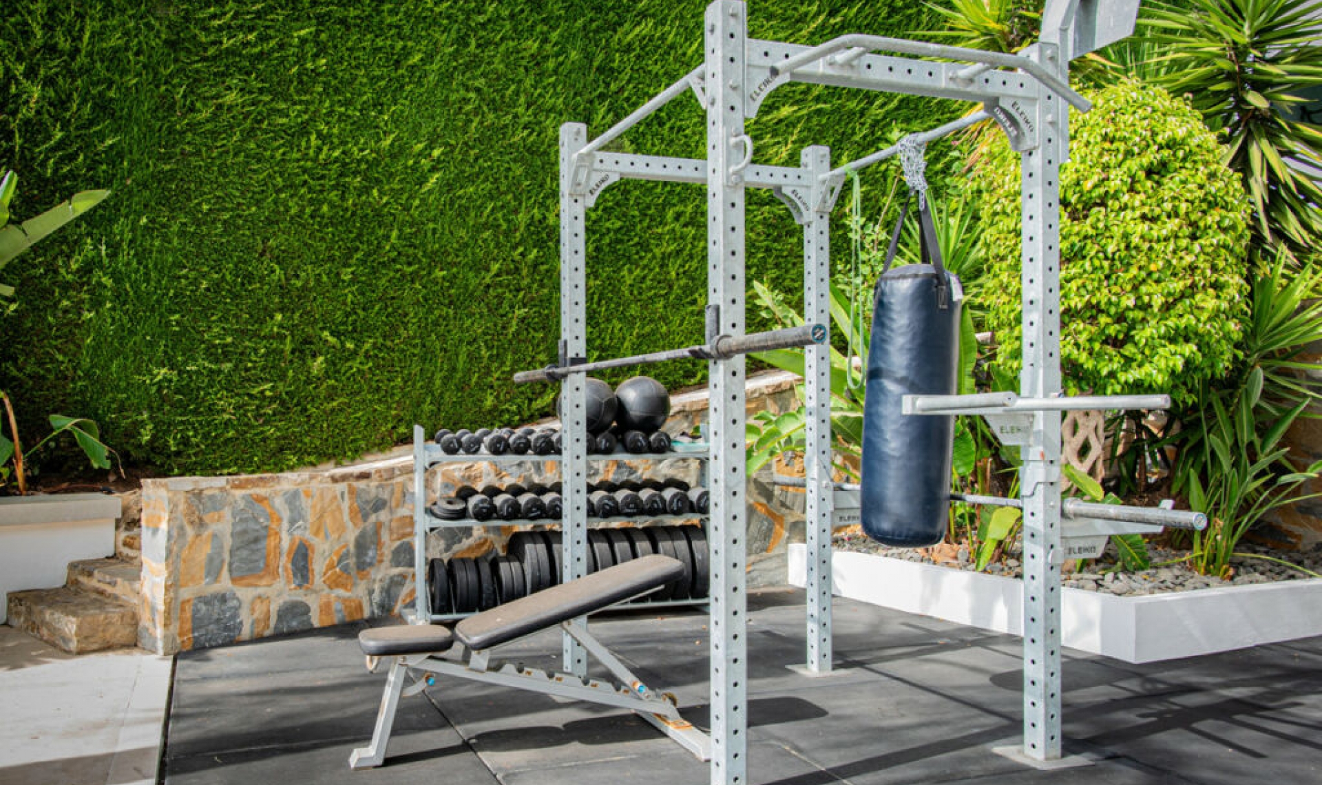 Resale - House -
La Quinta