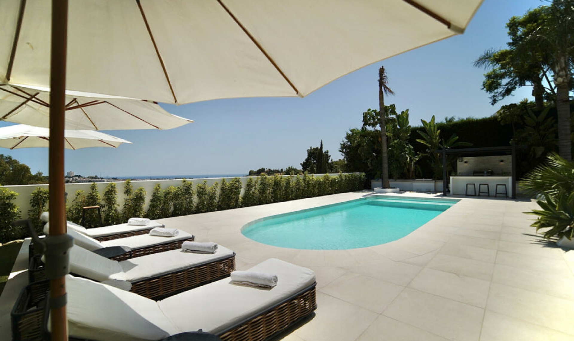 Resale - House -
La Quinta