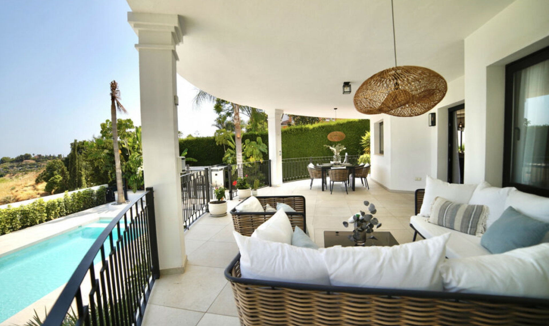 Resale - House -
La Quinta