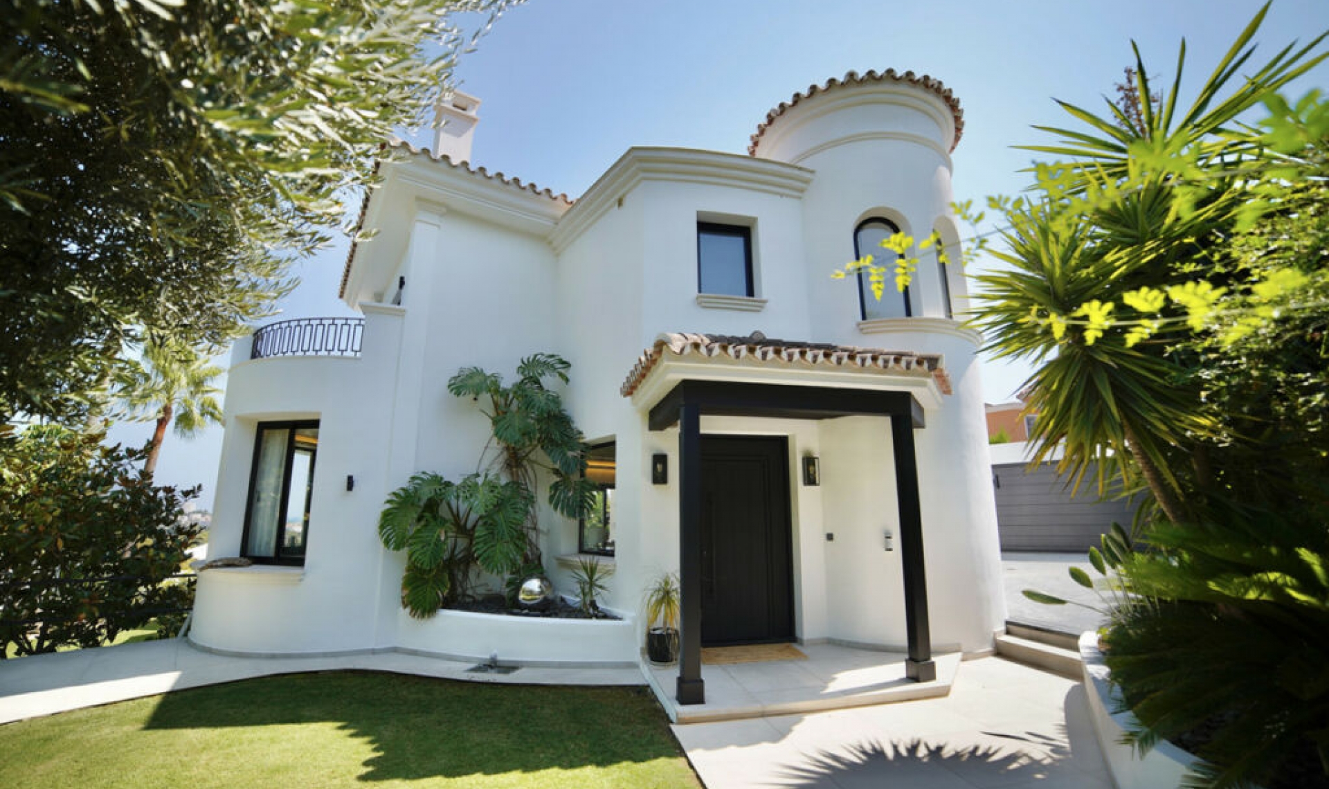 Resale - House -
La Quinta