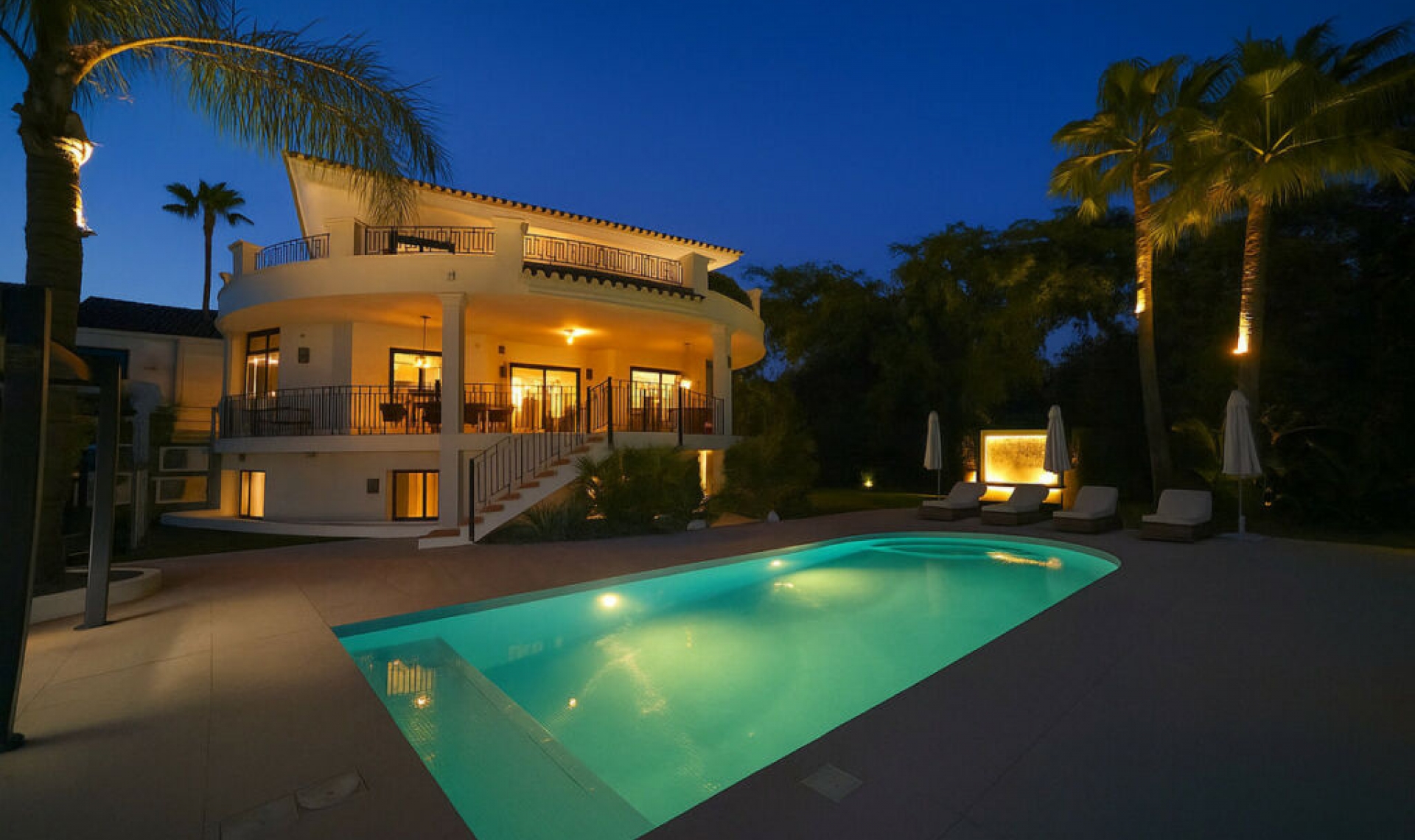 Resale - House -
La Quinta