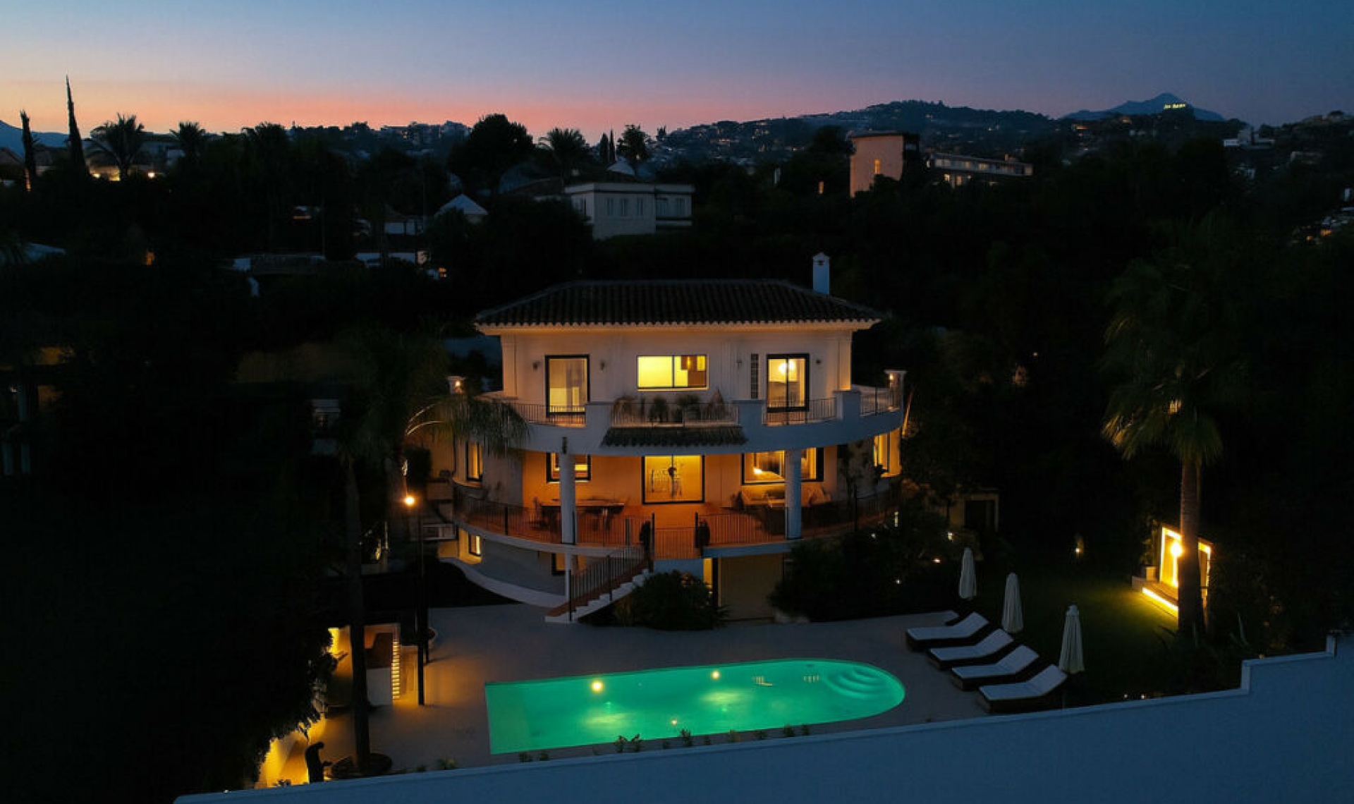 Resale - House -
La Quinta