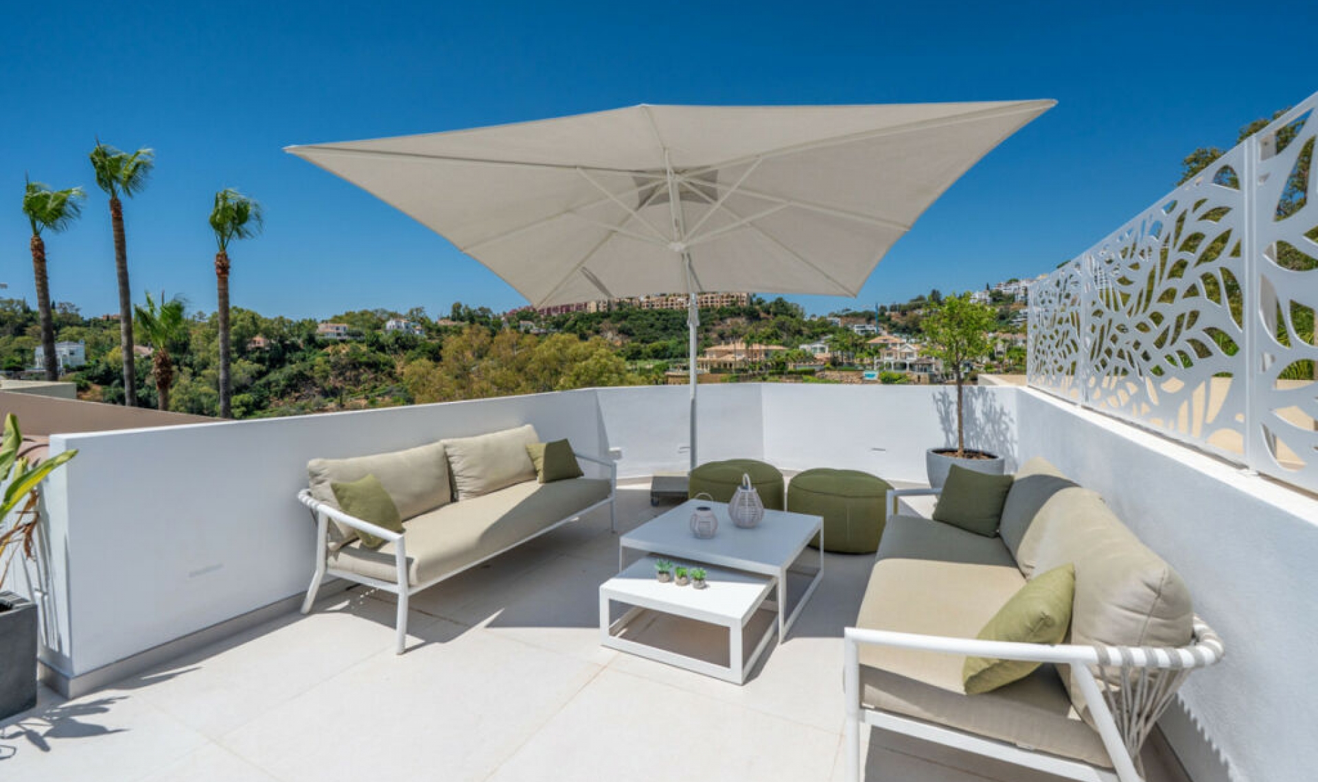 Resale - House -
La Quinta