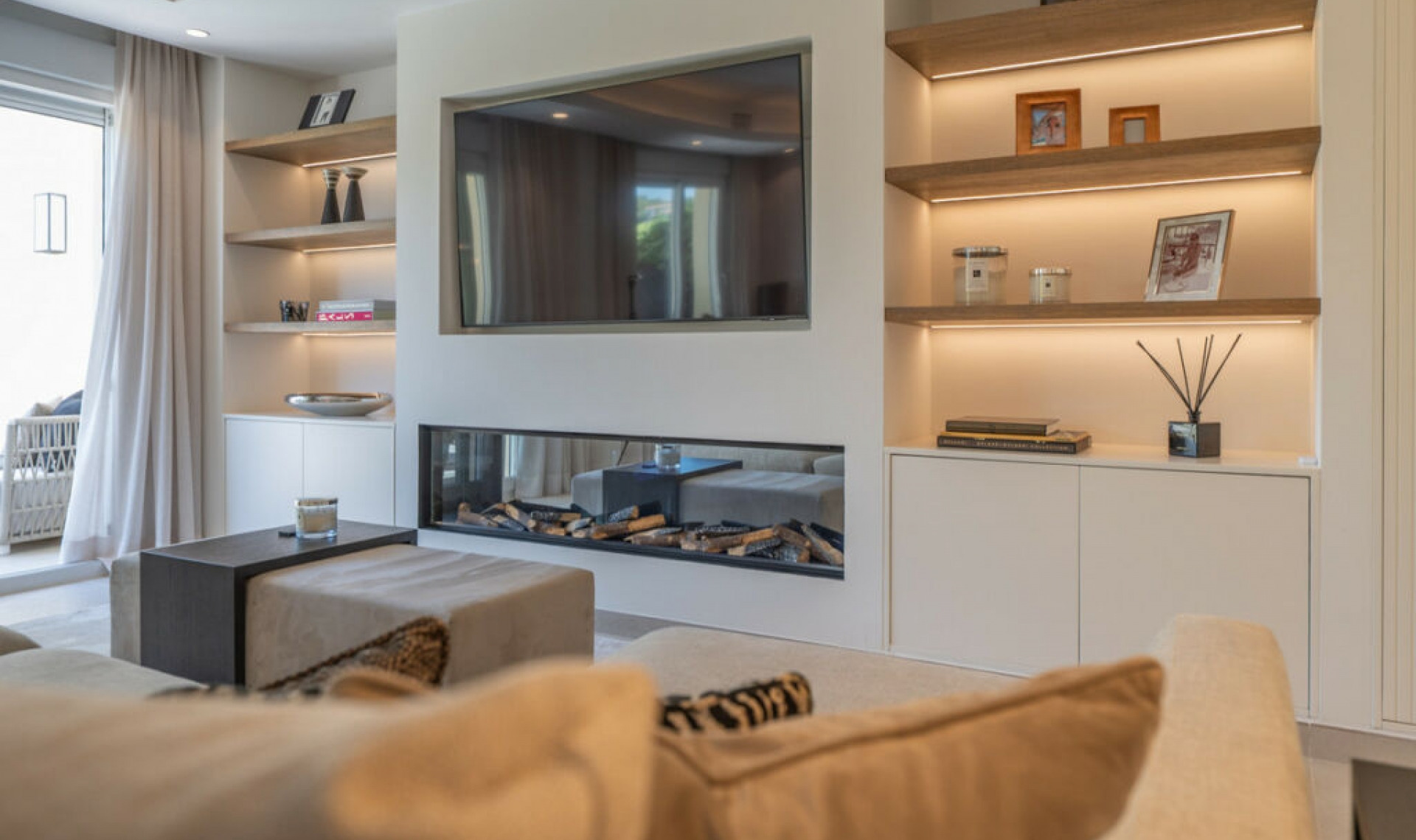 Resale - House -
La Quinta