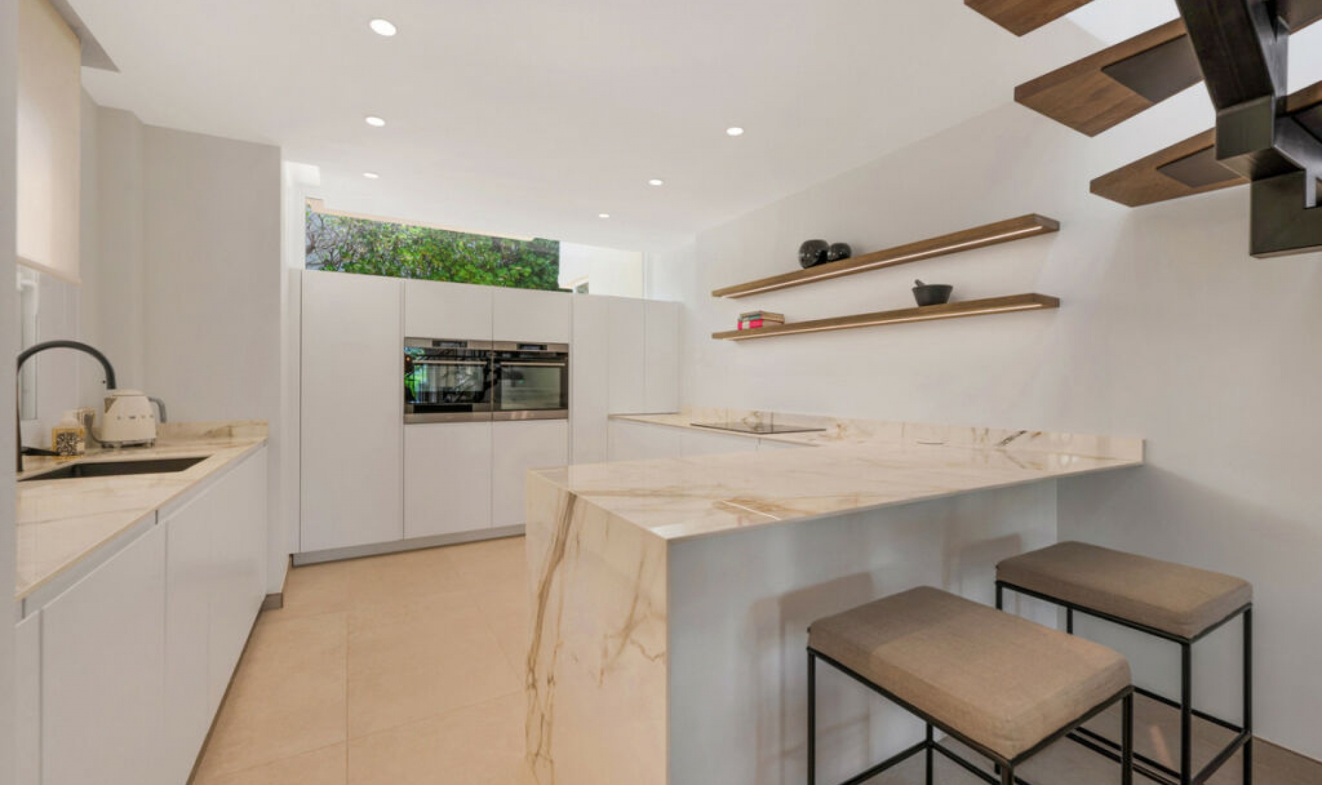 Resale - House -
La Quinta