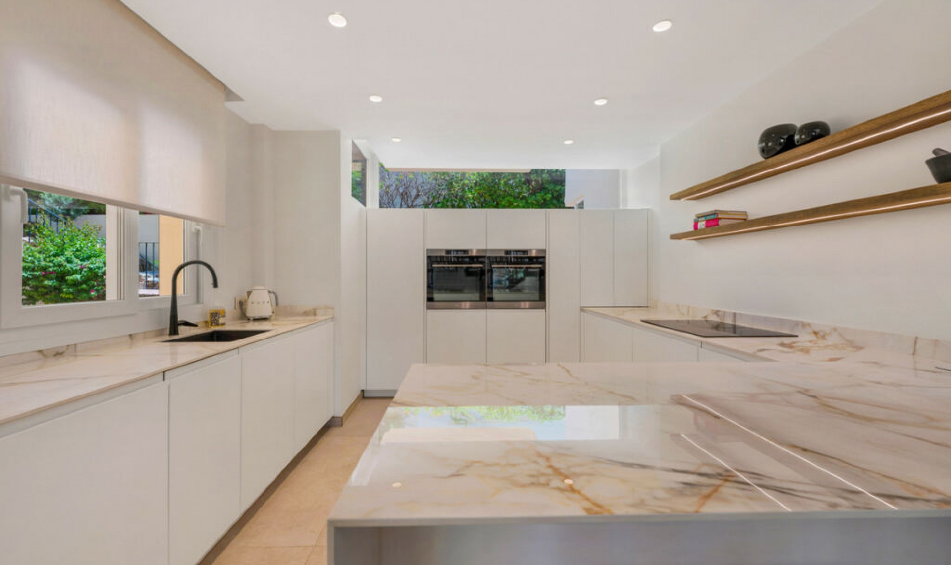 Resale - House -
La Quinta