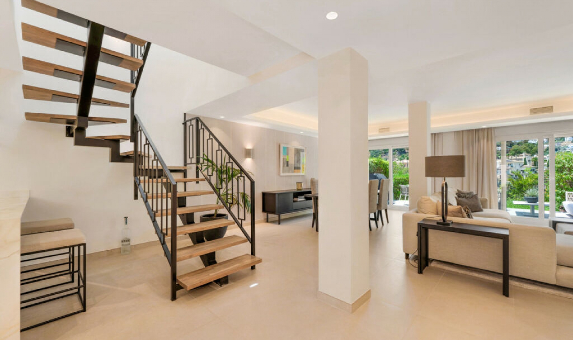 Resale - House -
La Quinta