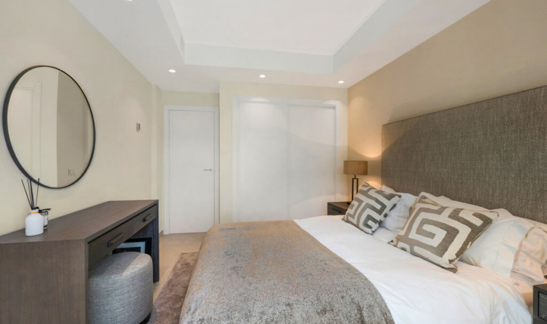 Resale - House -
La Quinta