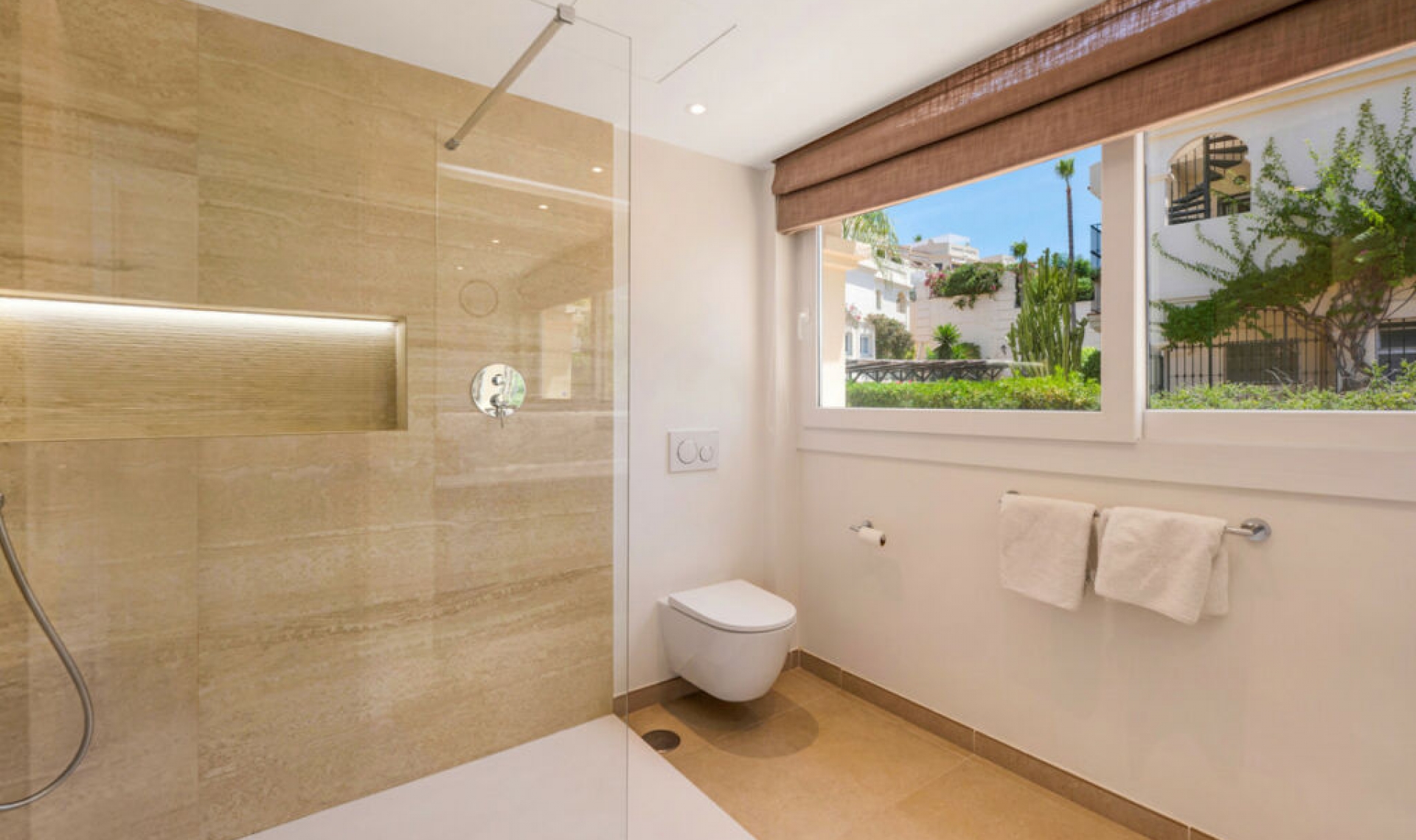 Resale - House -
La Quinta