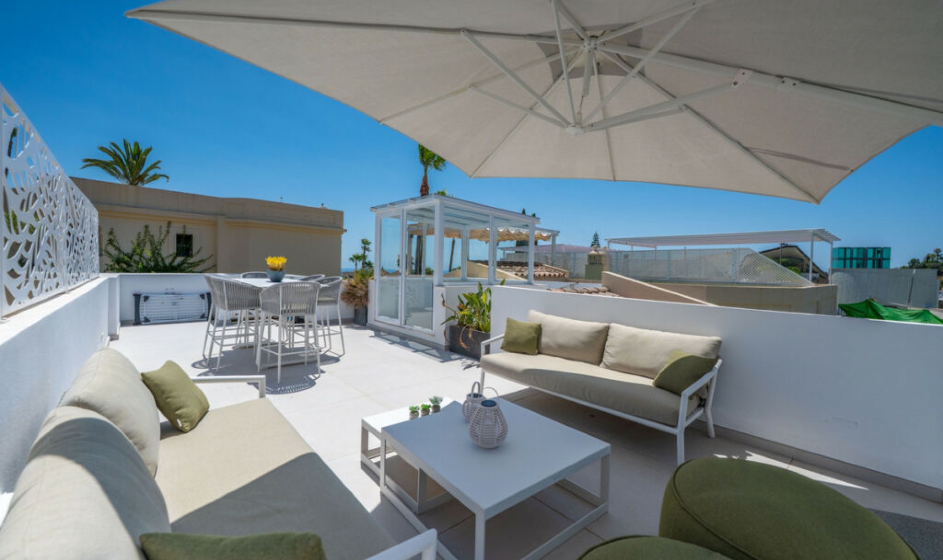 Resale - House -
La Quinta