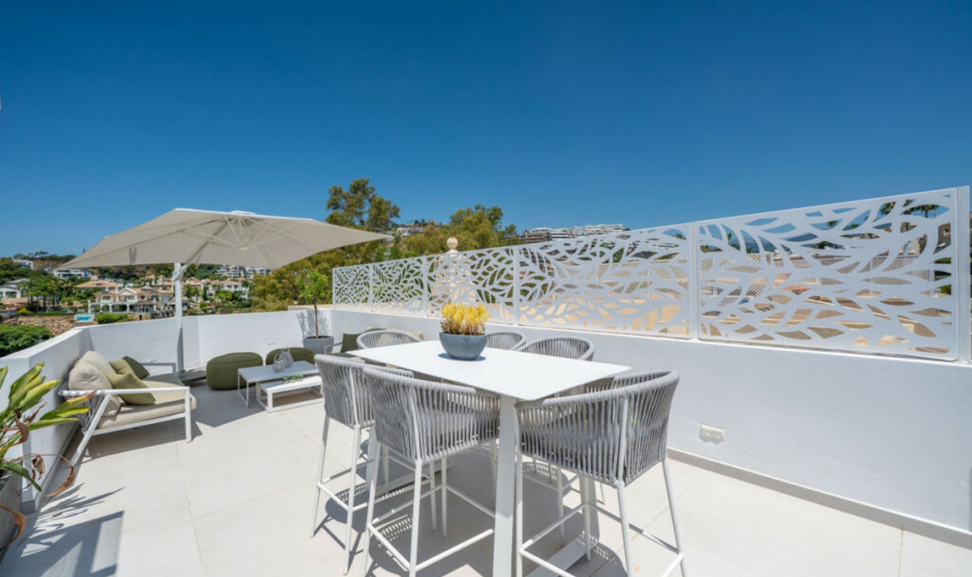 Resale - House -
La Quinta