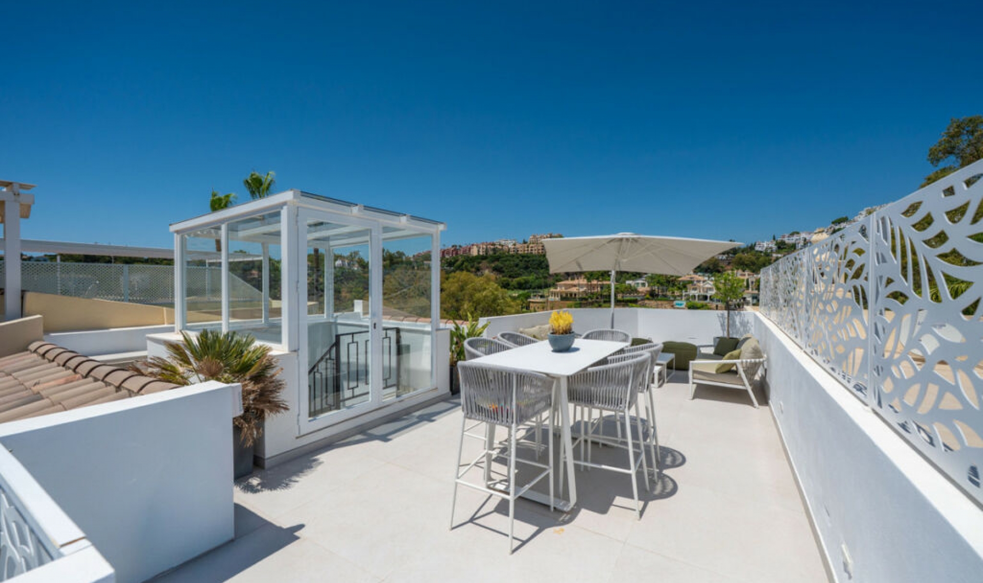 Resale - House -
La Quinta