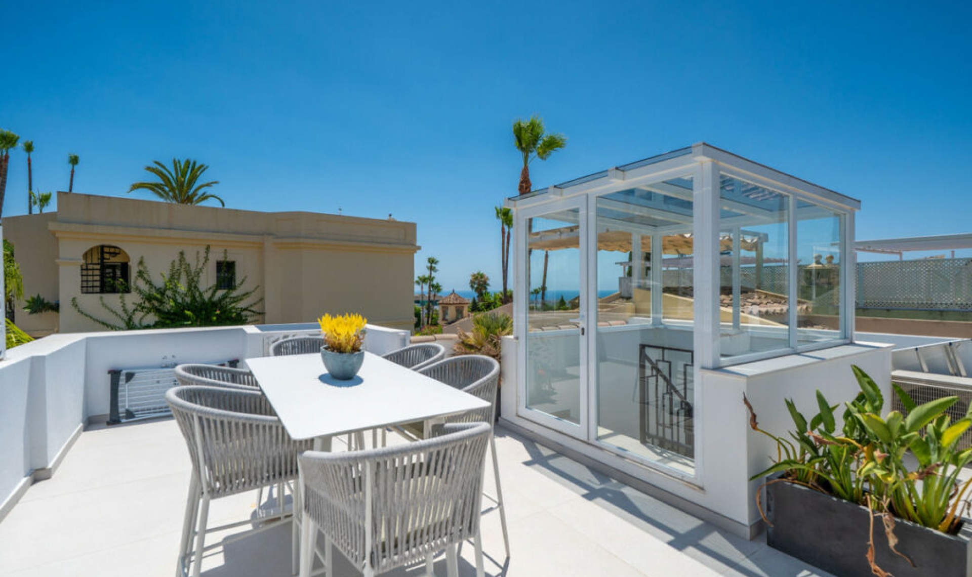 Resale - House -
La Quinta