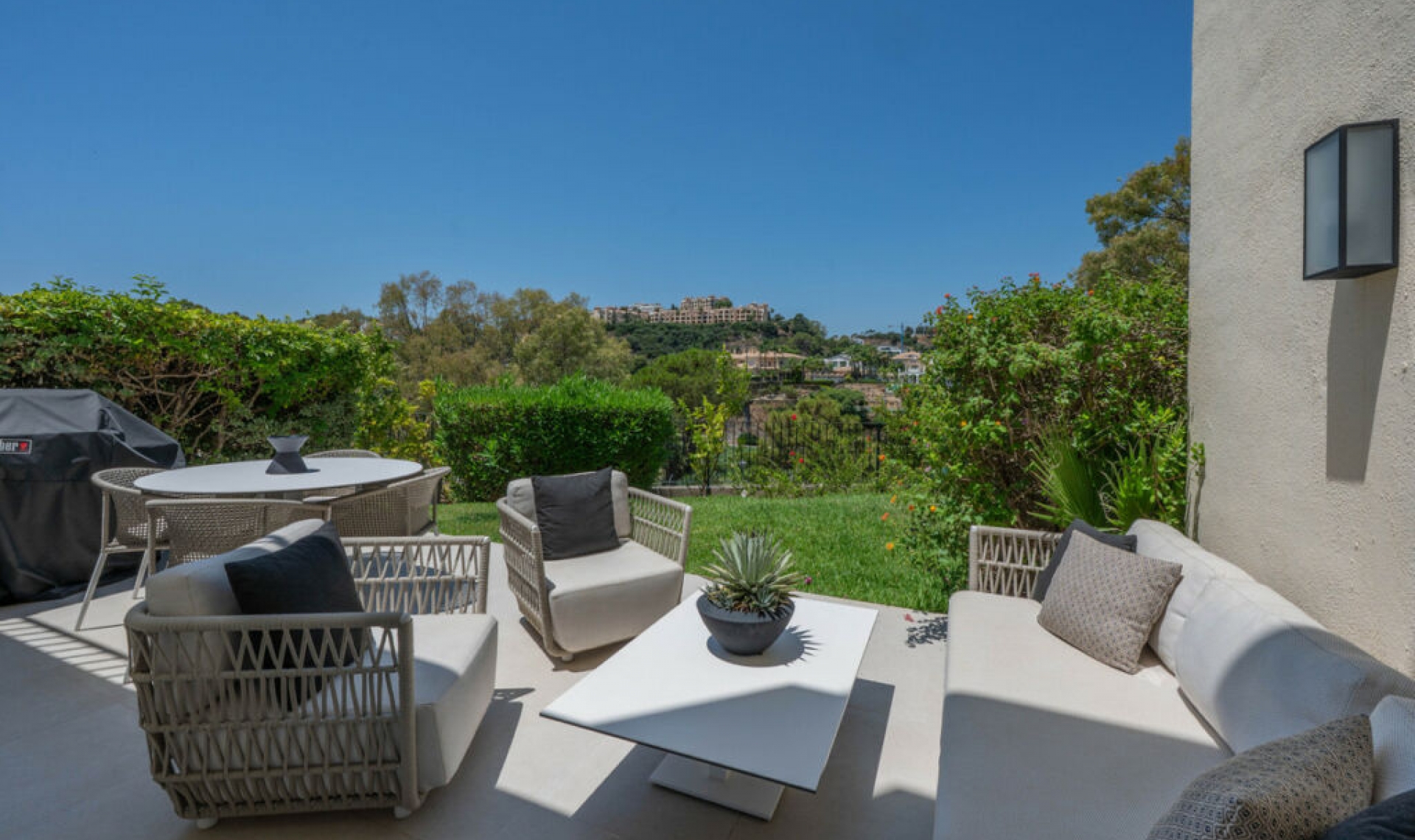 Resale - House -
La Quinta