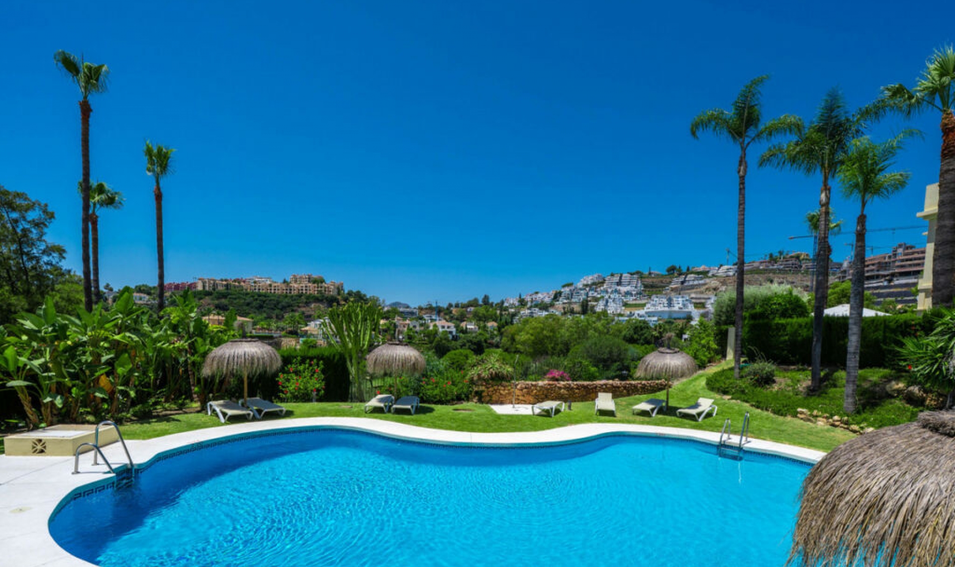Resale - House -
La Quinta