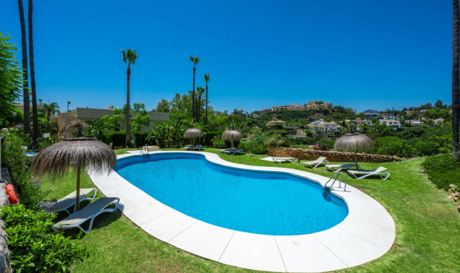 Resale - House -
La Quinta