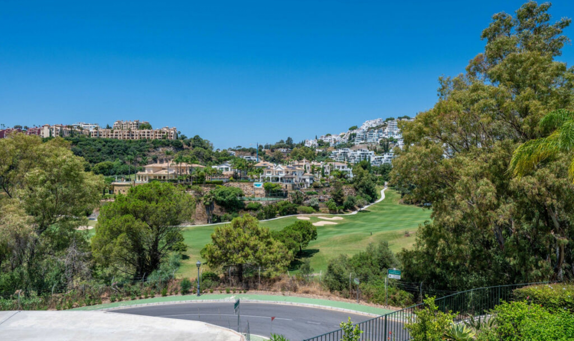 Resale - House -
La Quinta