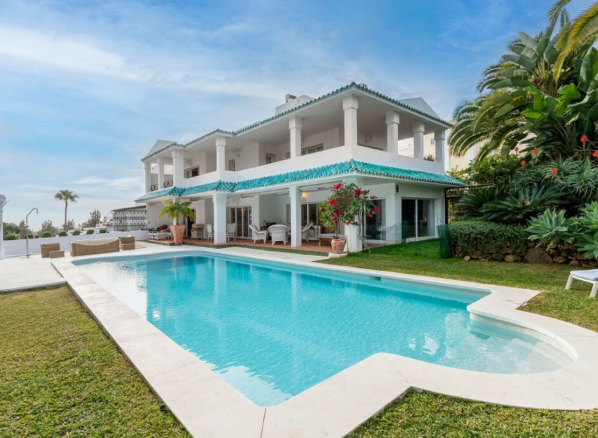 Resale - House -
La Quinta