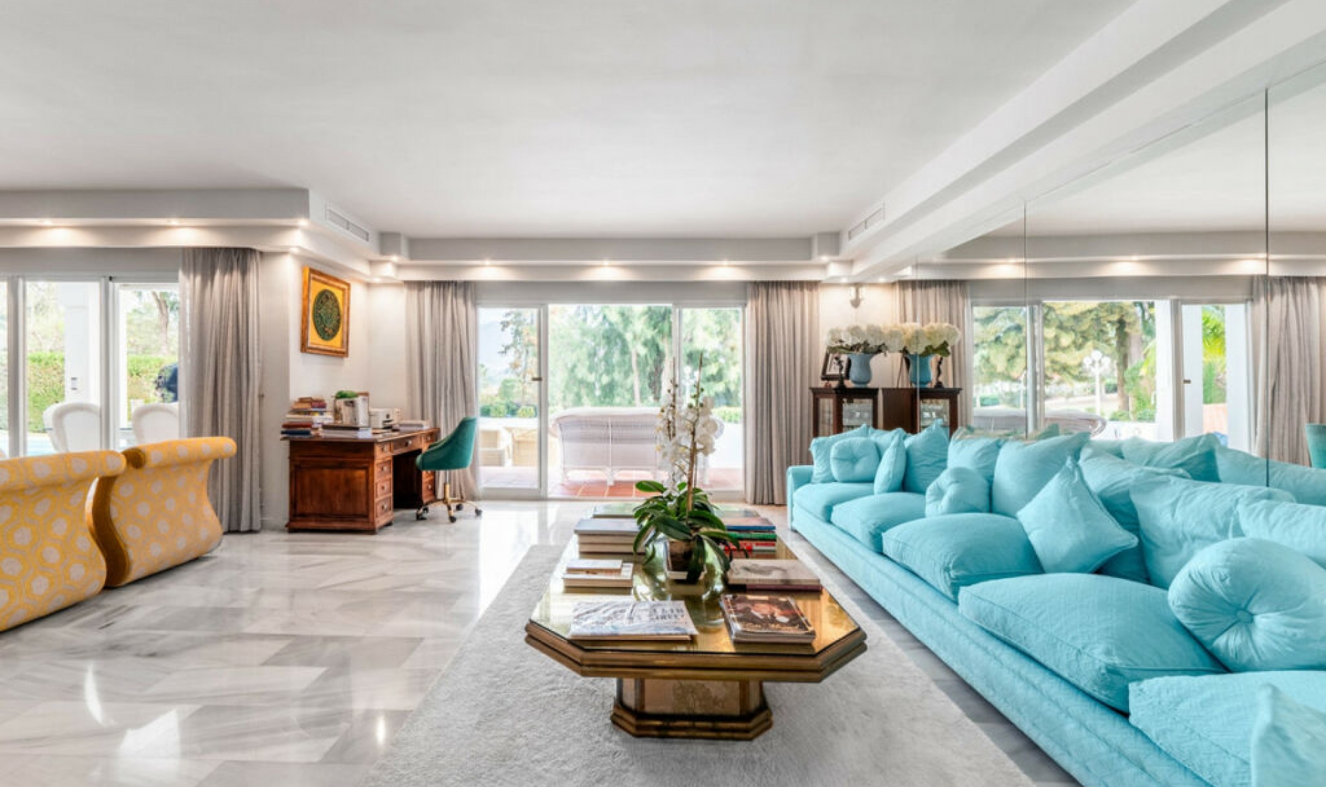 Resale - House -
La Quinta