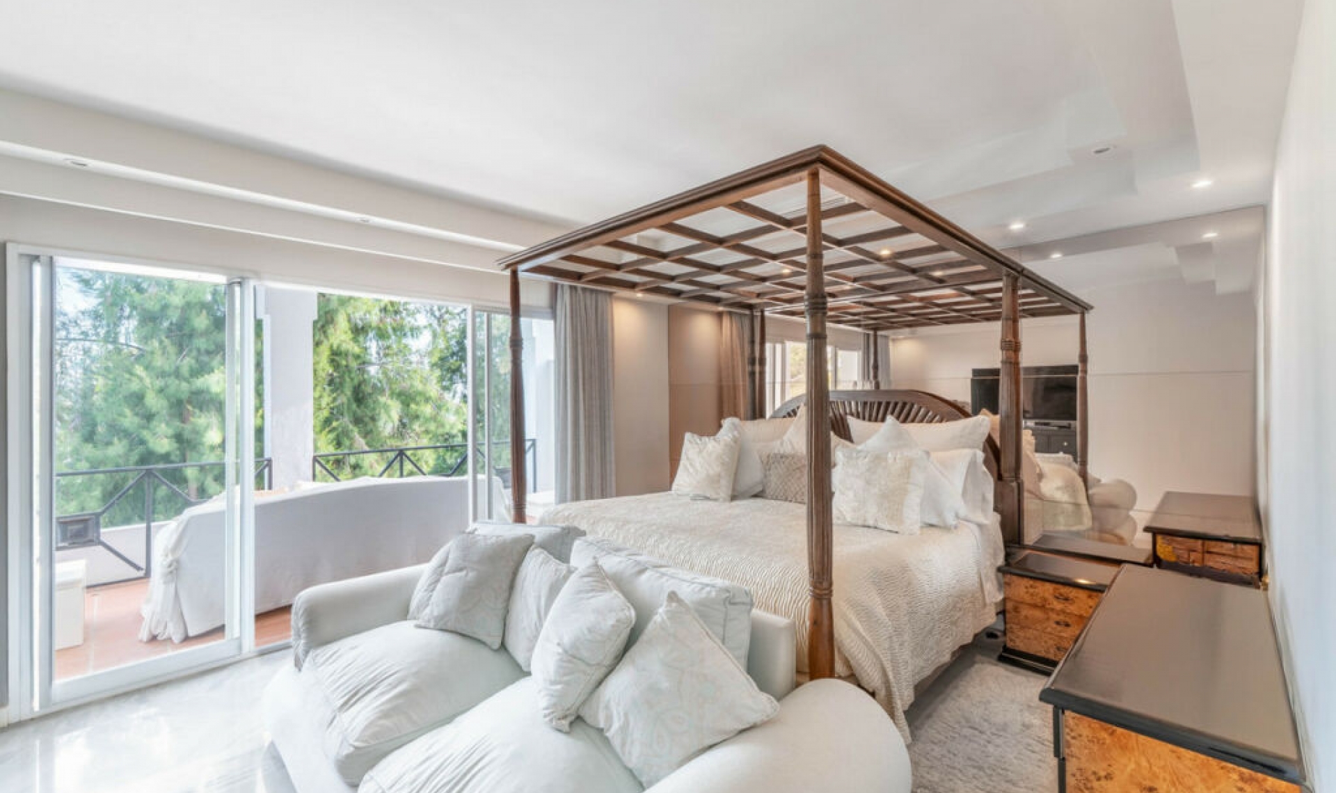 Resale - House -
La Quinta