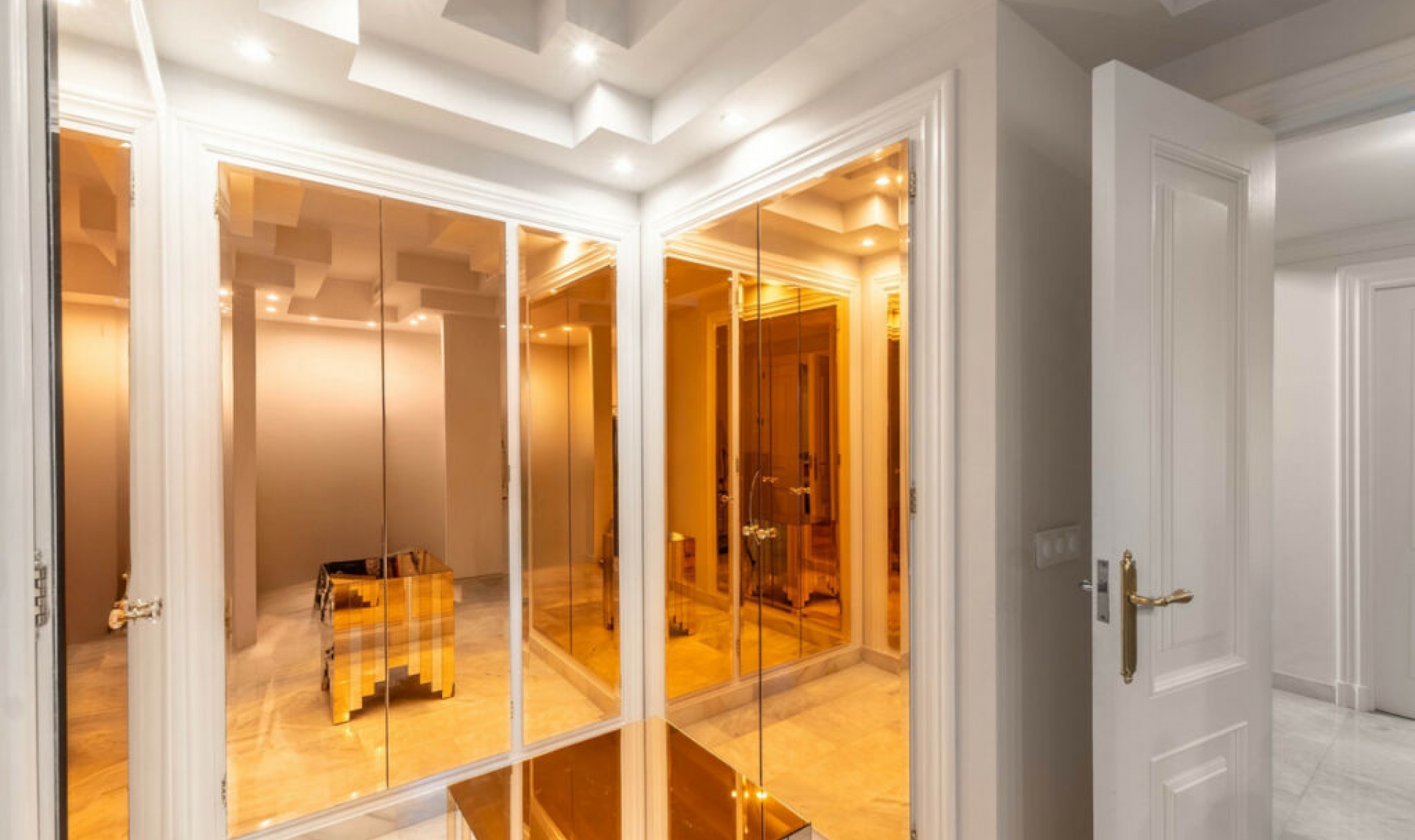 Resale - House -
La Quinta