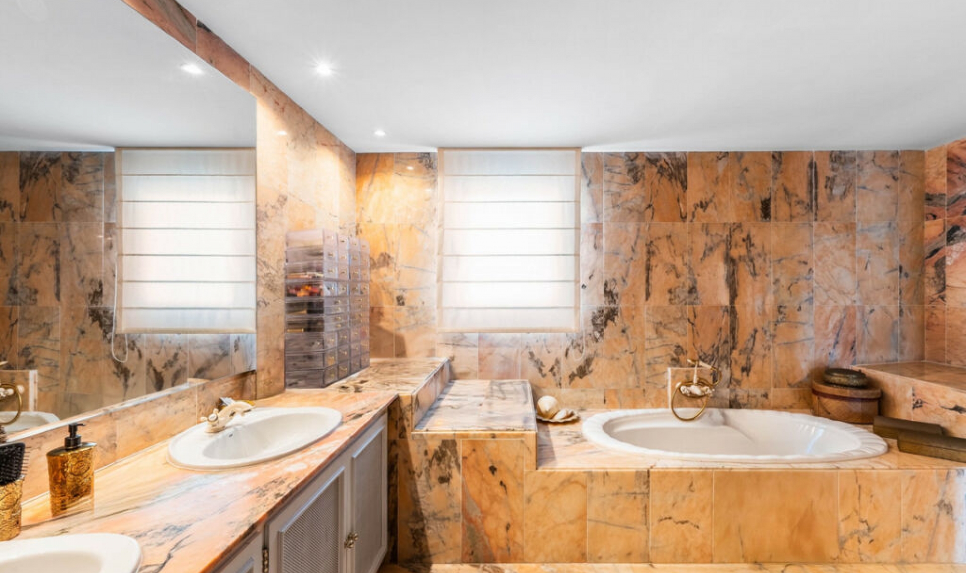 Resale - House -
La Quinta