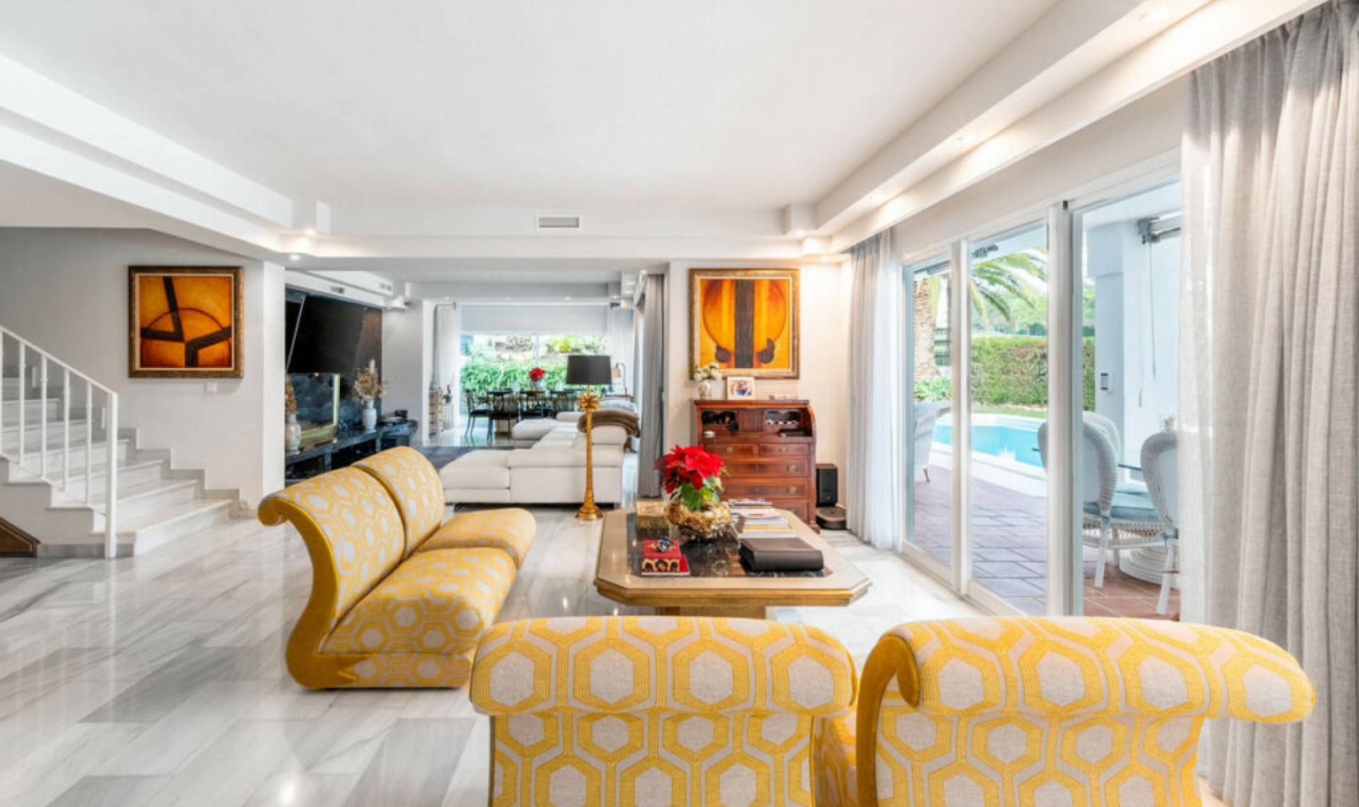 Resale - House -
La Quinta