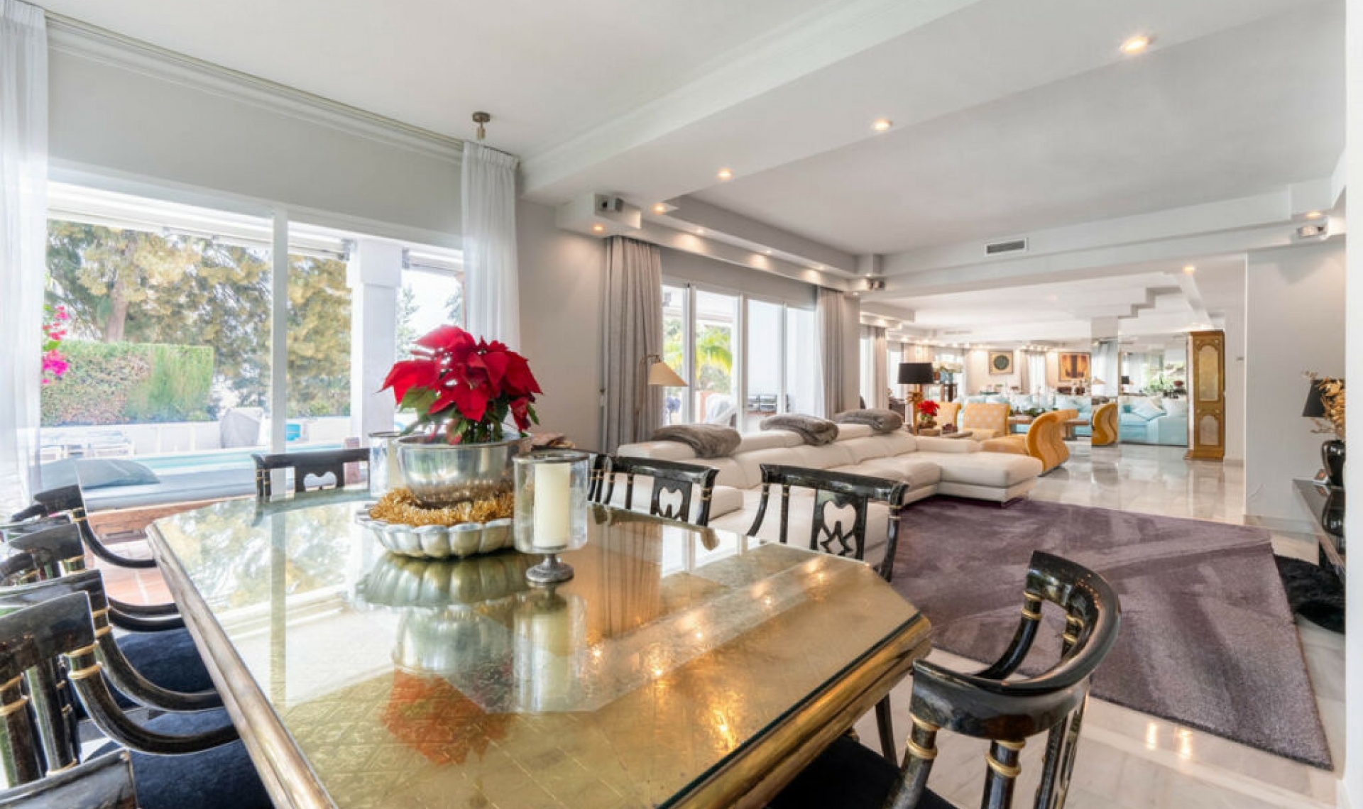 Resale - House -
La Quinta