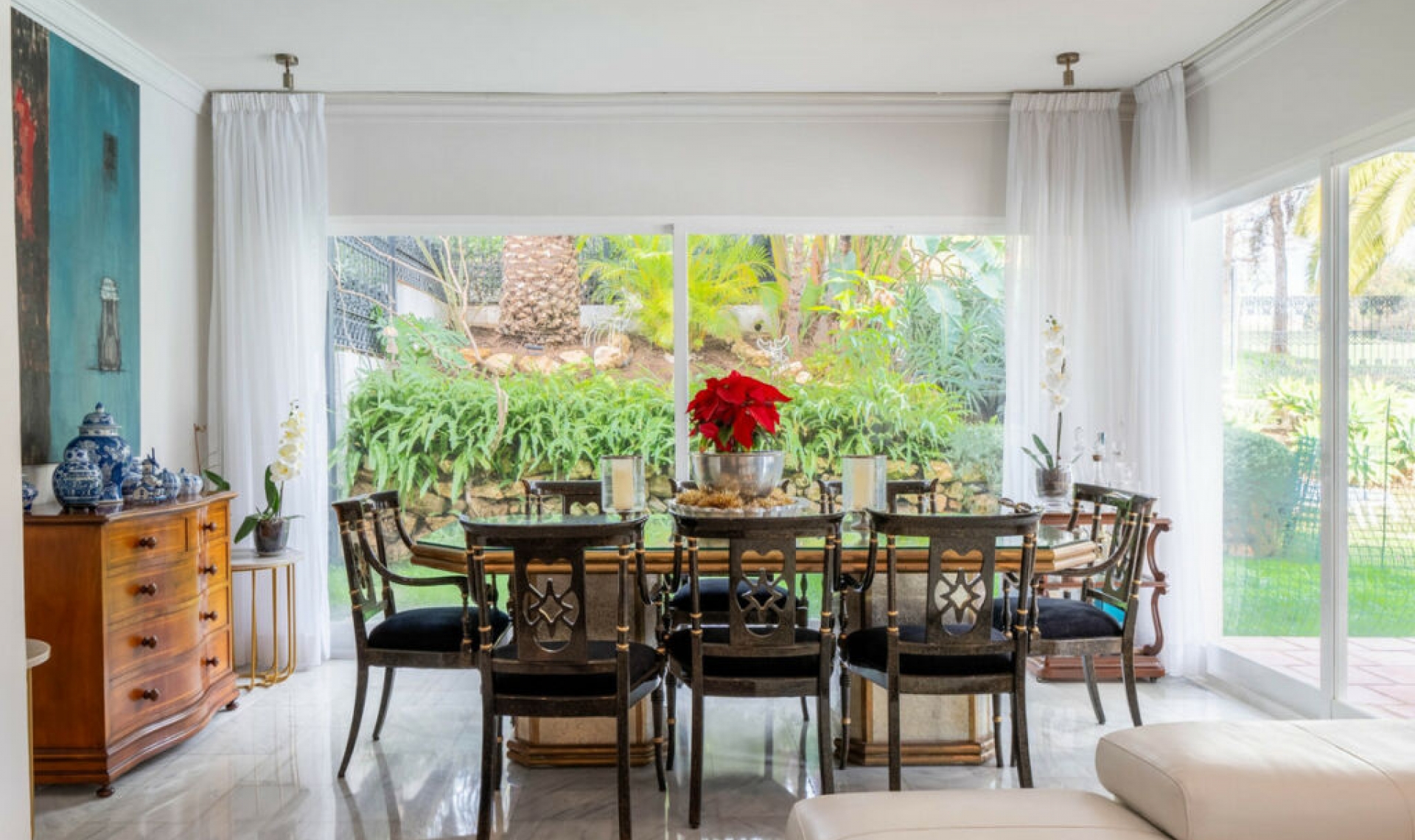 Resale - House -
La Quinta