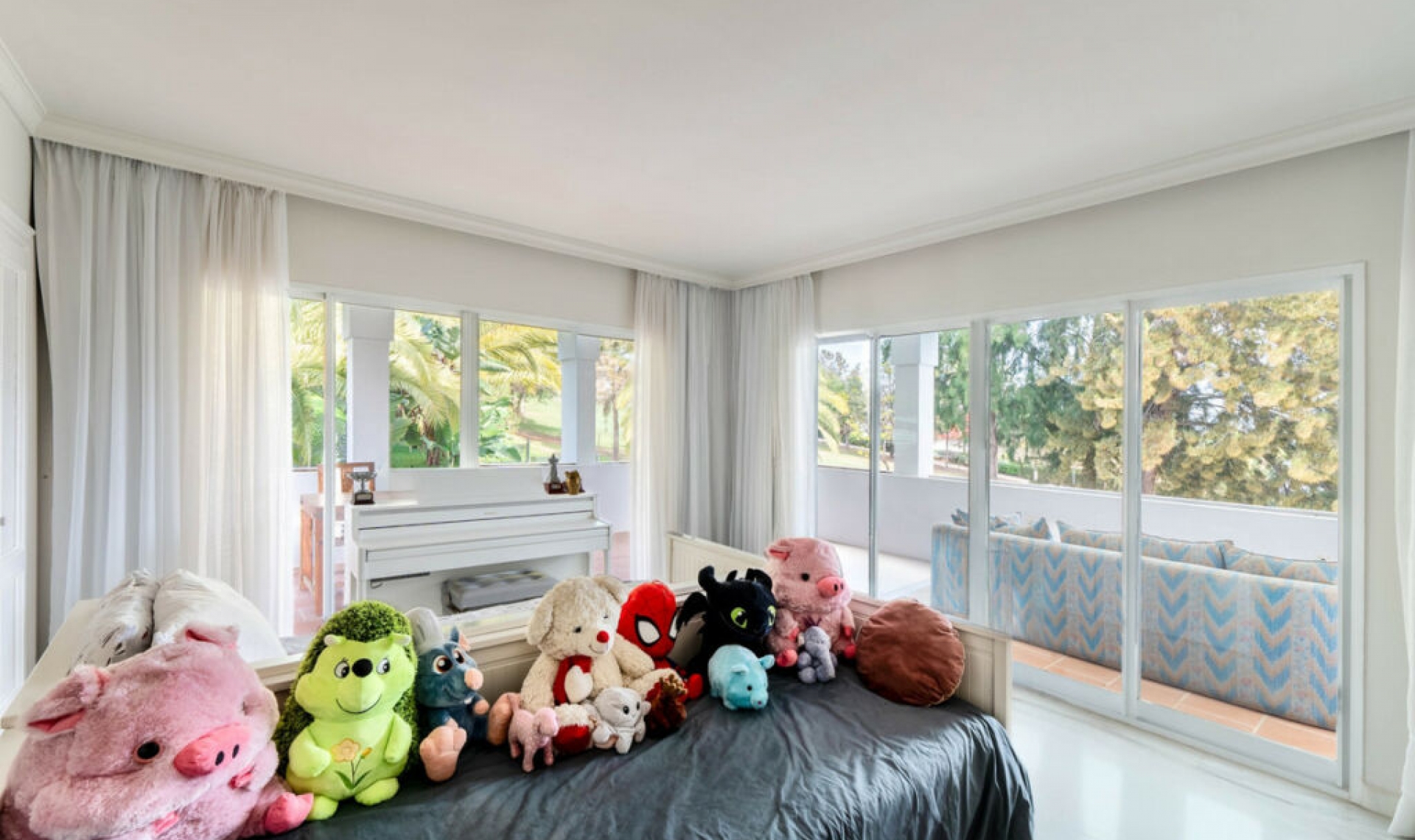 Resale - House -
La Quinta