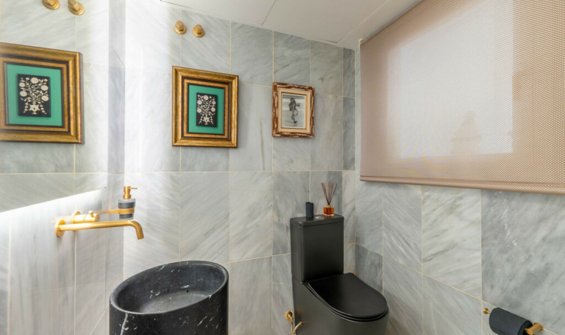 Resale - House -
La Quinta