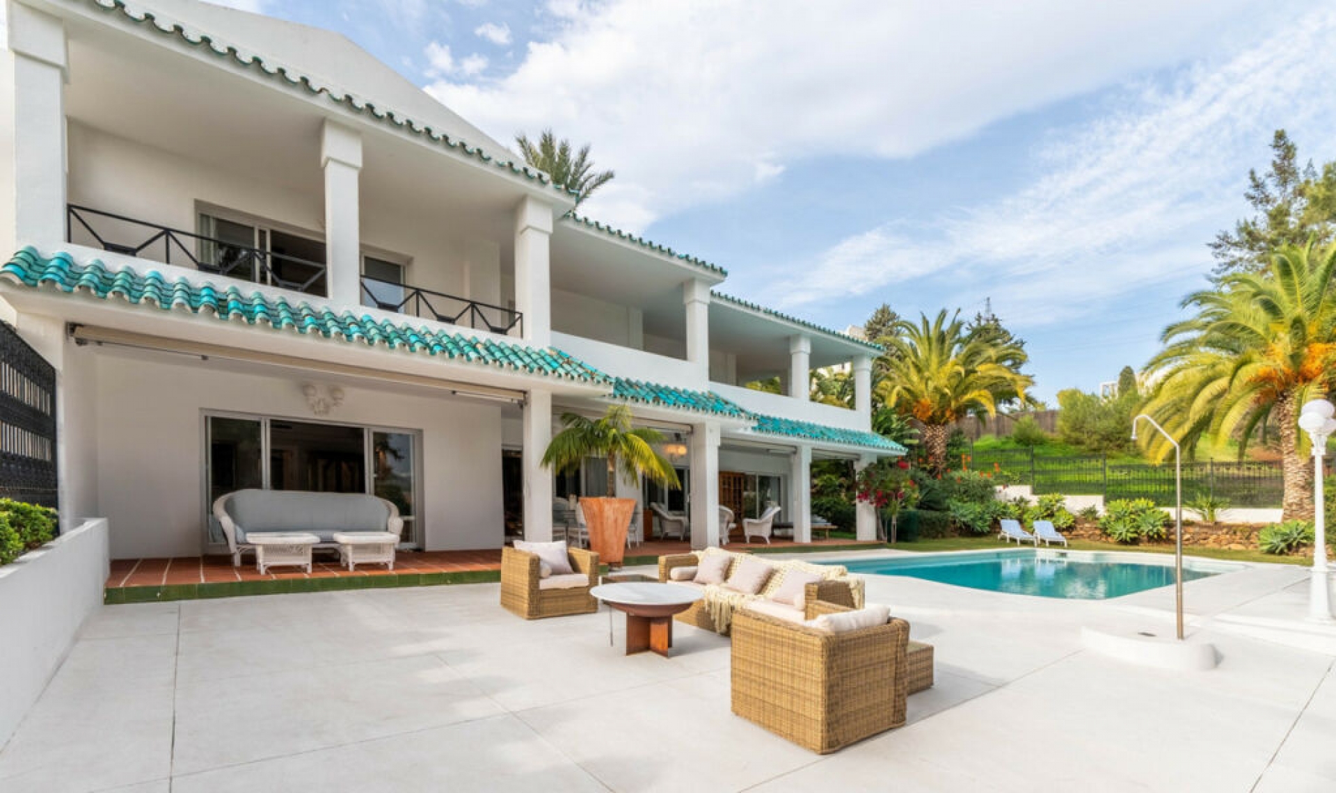 Resale - House -
La Quinta