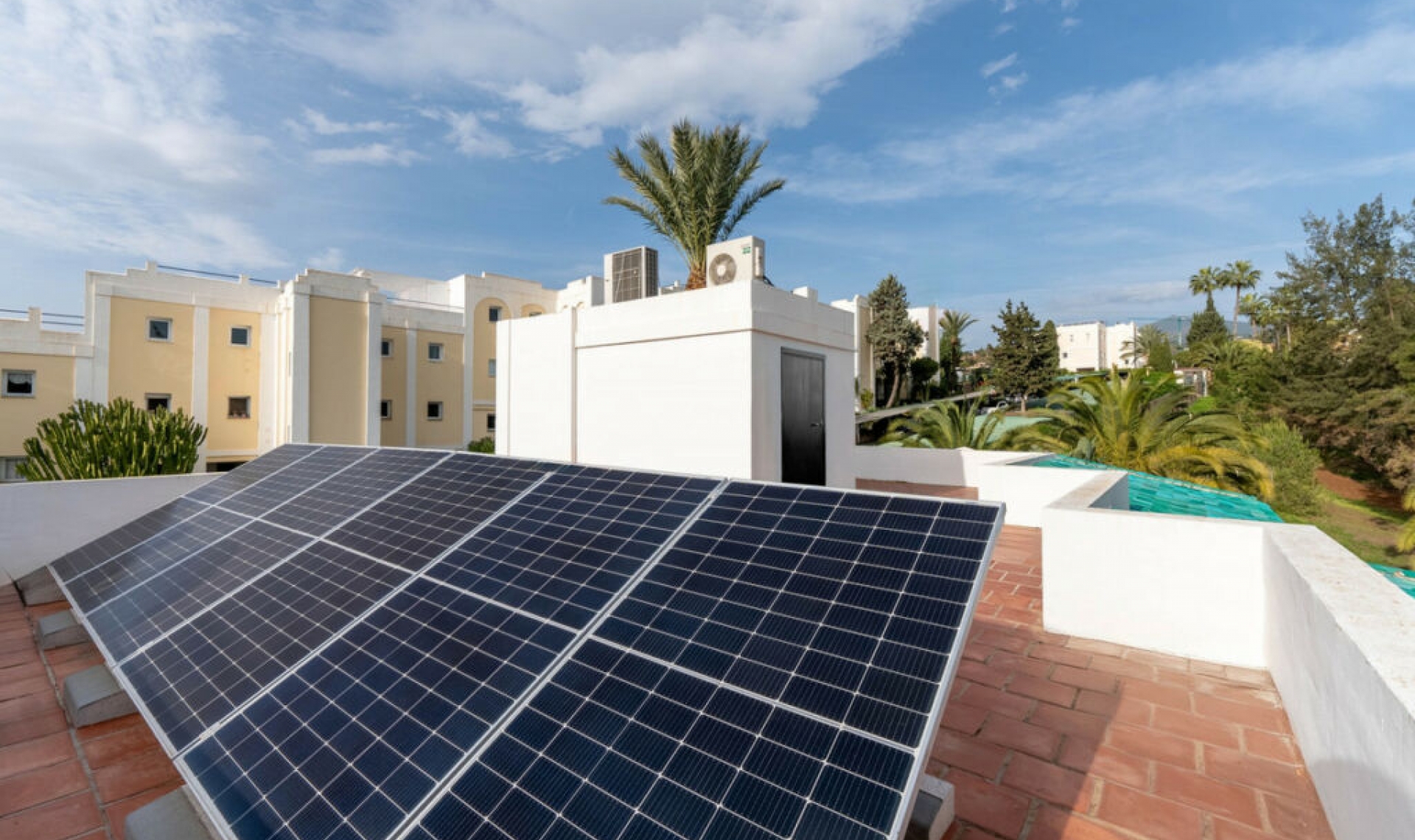 Resale - House -
La Quinta