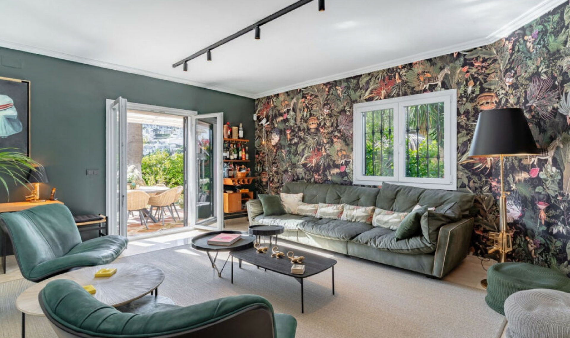 Resale - House -
La Quinta