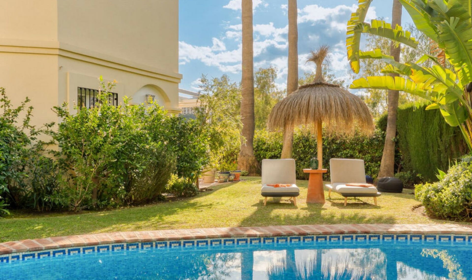 Resale - House -
La Quinta