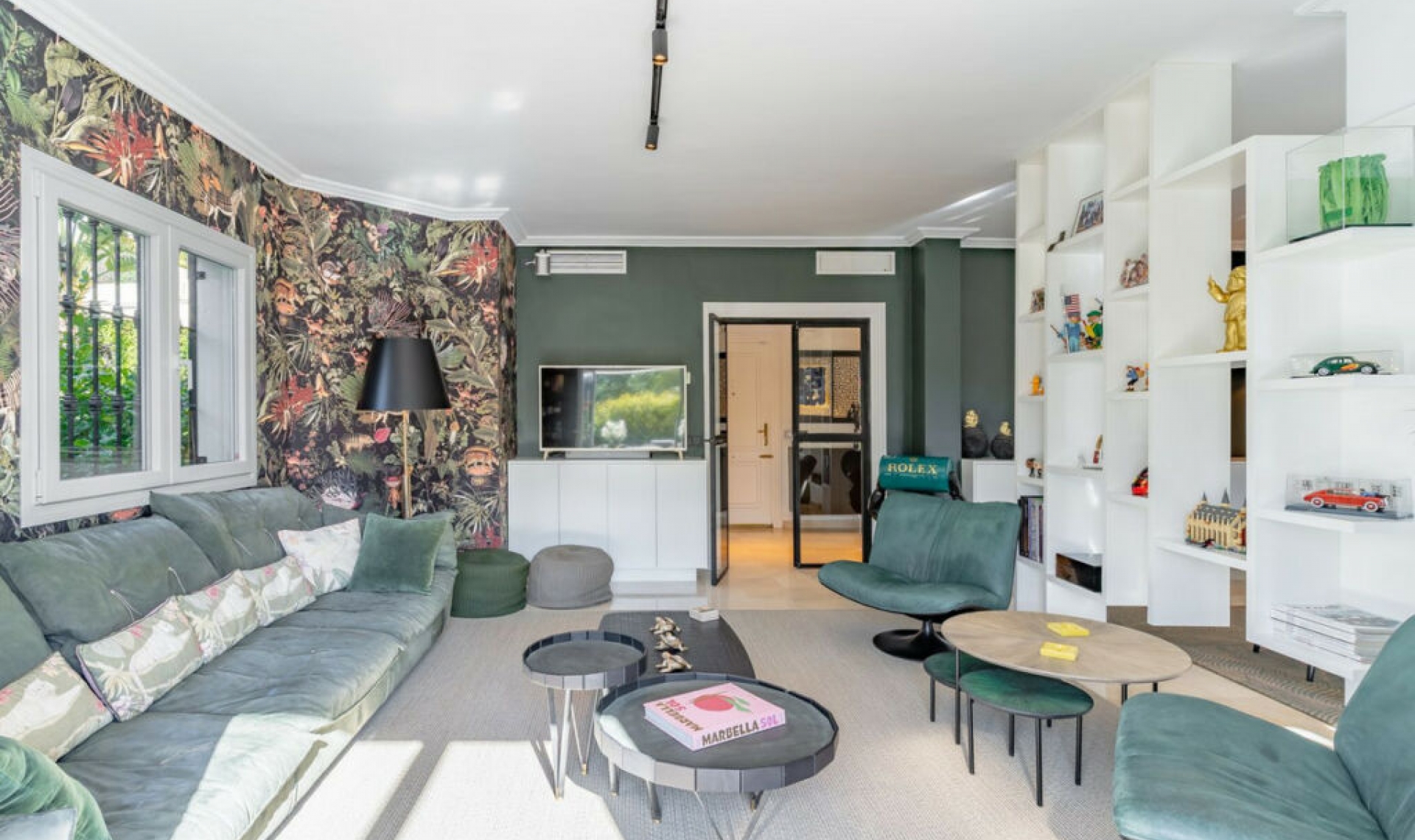 Resale - House -
La Quinta