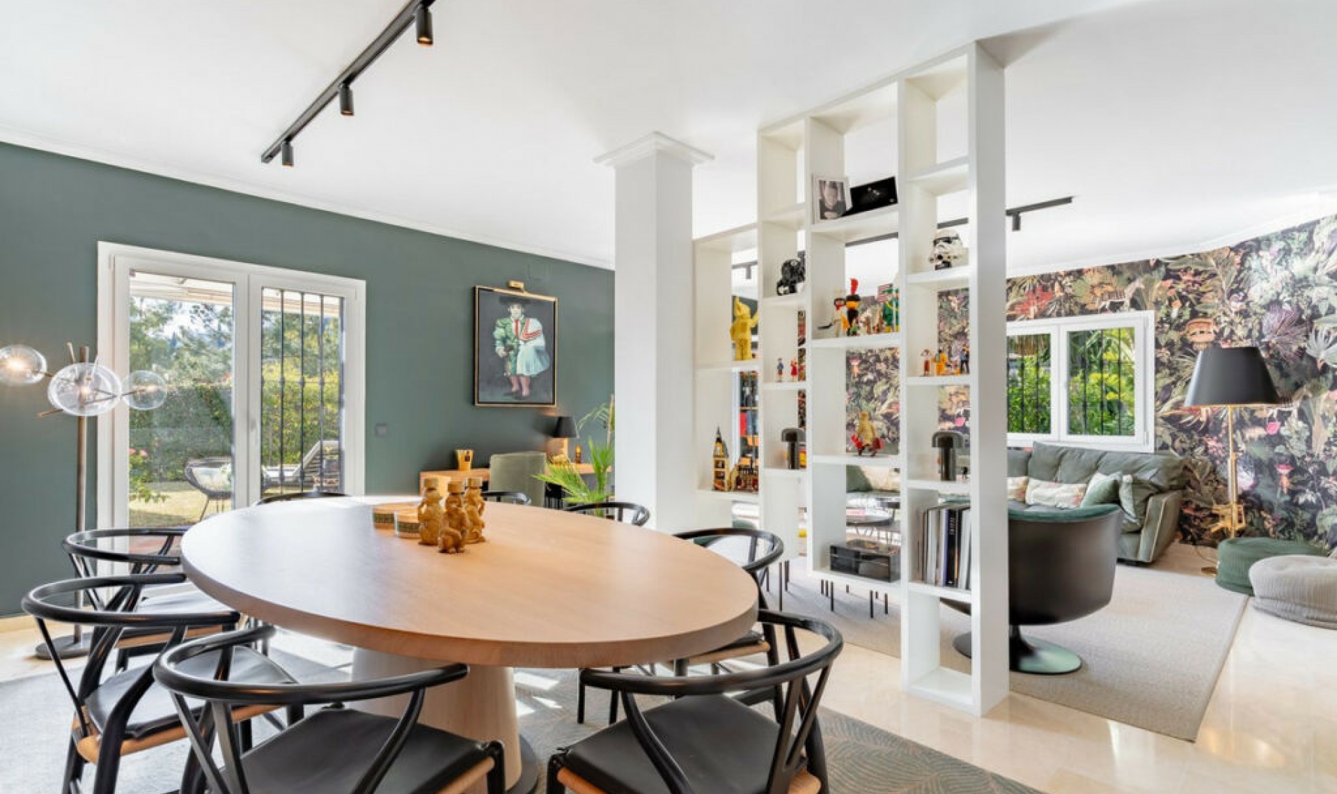 Resale - House -
La Quinta