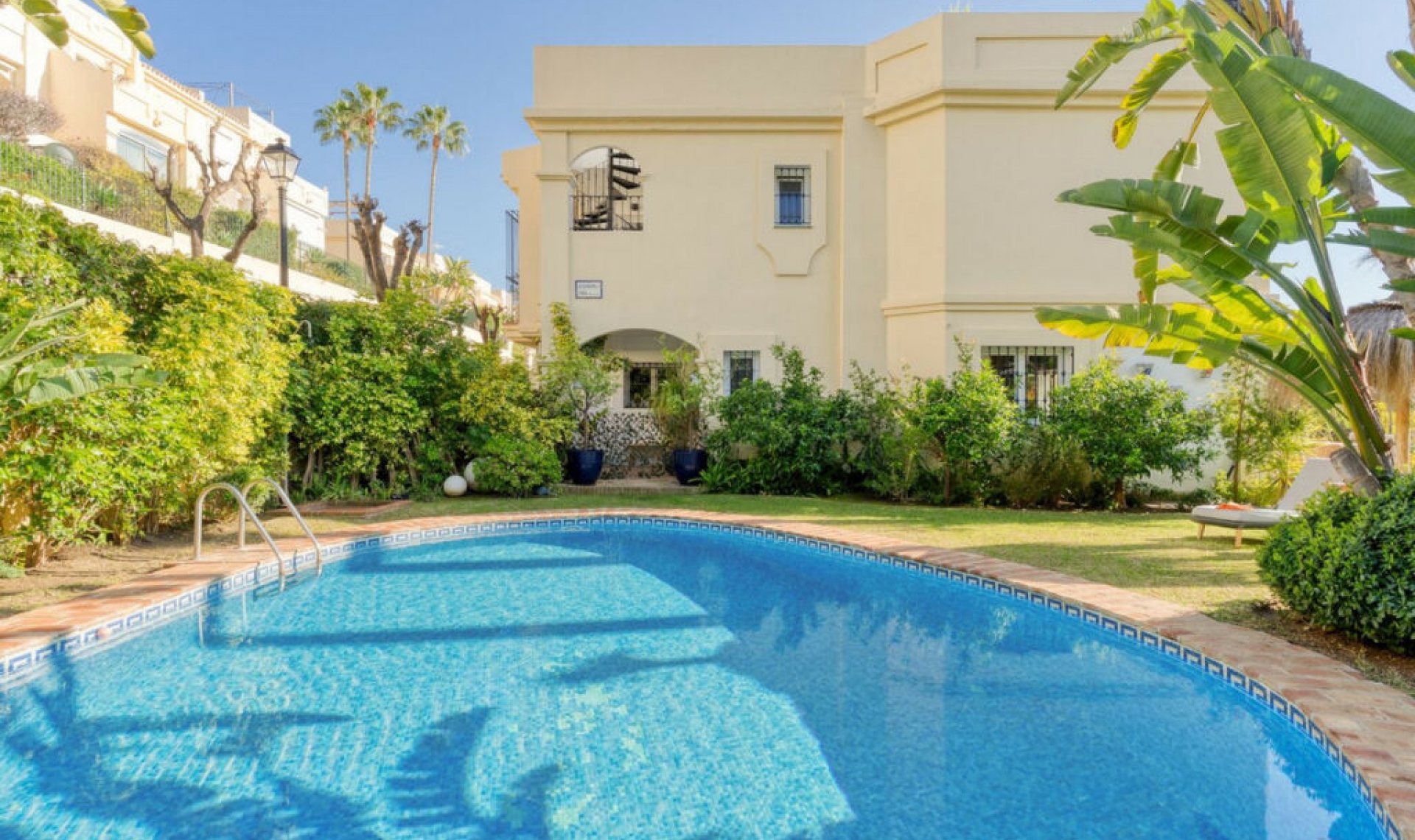 Resale - House -
La Quinta