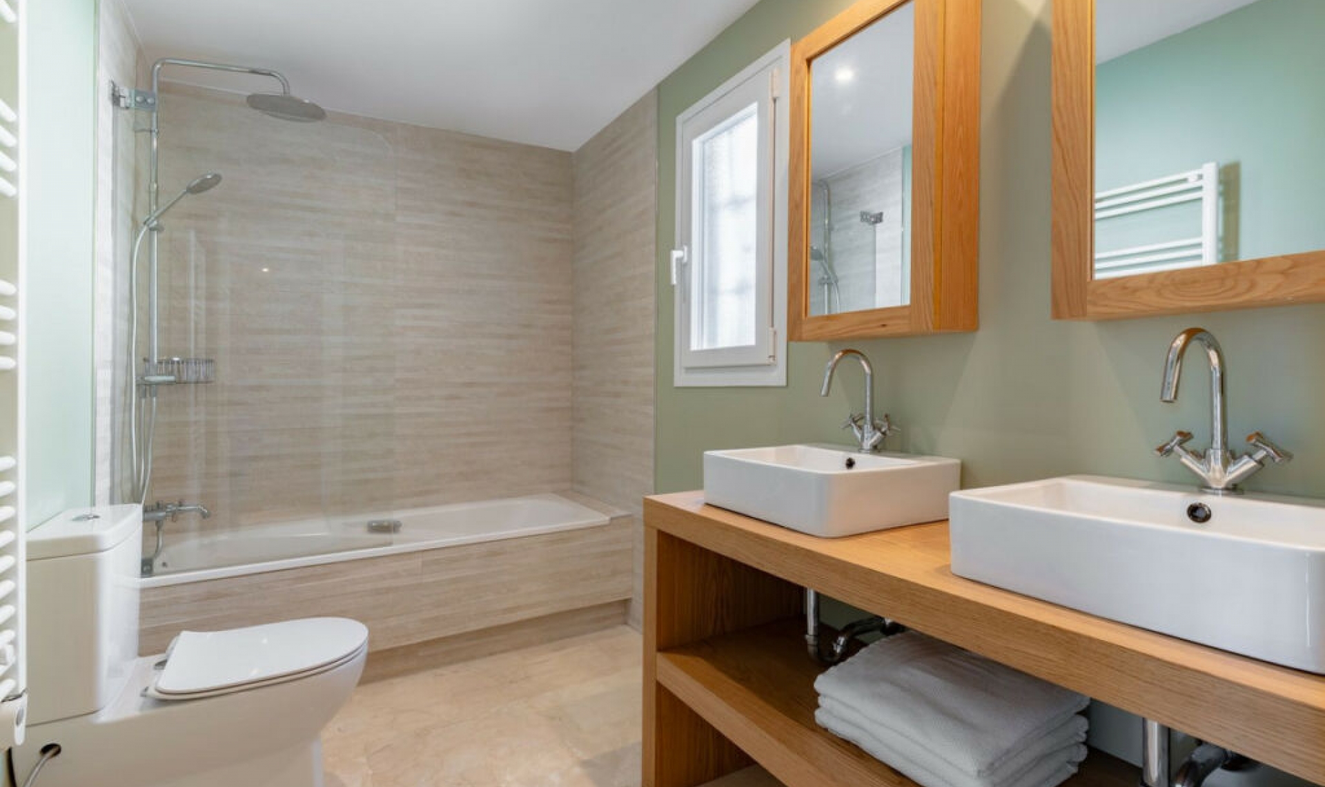 Resale - House -
La Quinta