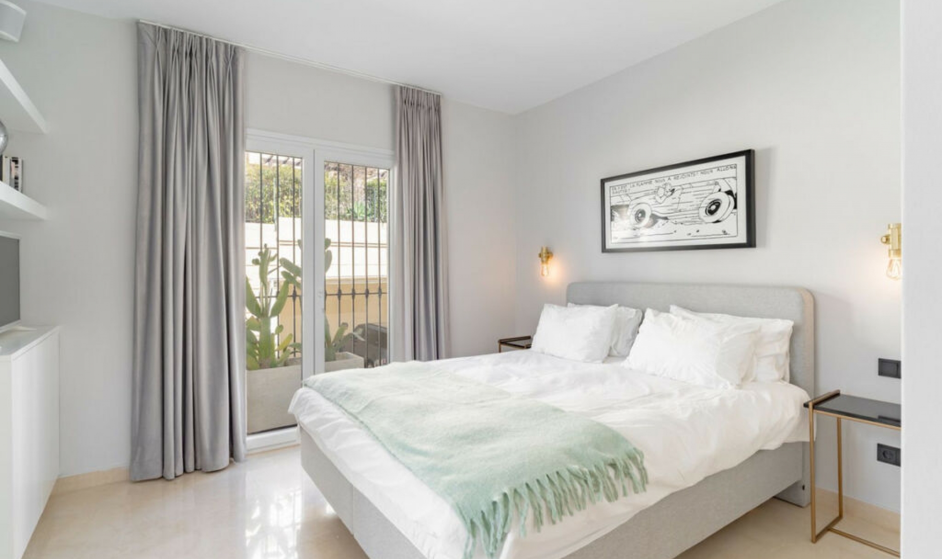 Resale - House -
La Quinta