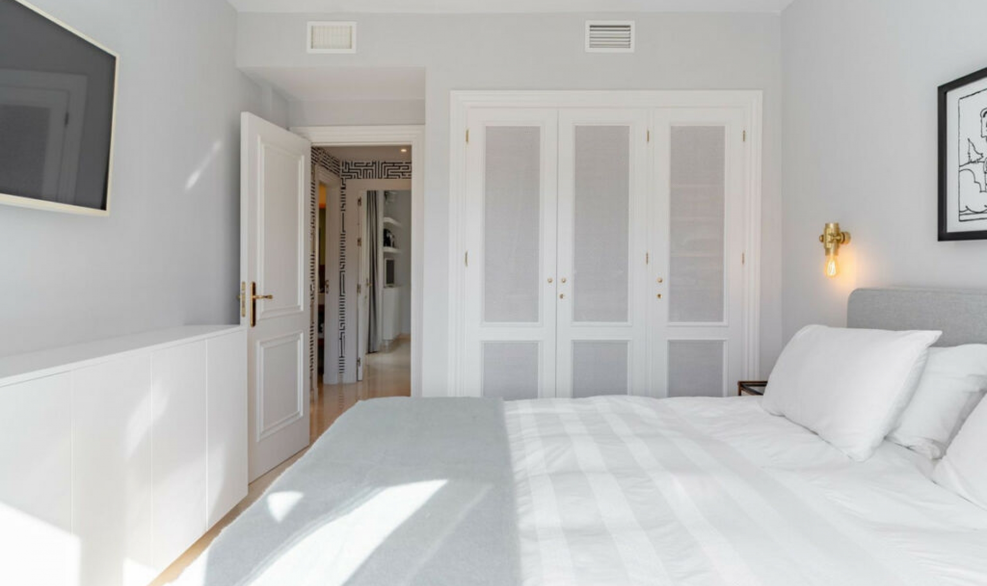 Resale - House -
La Quinta