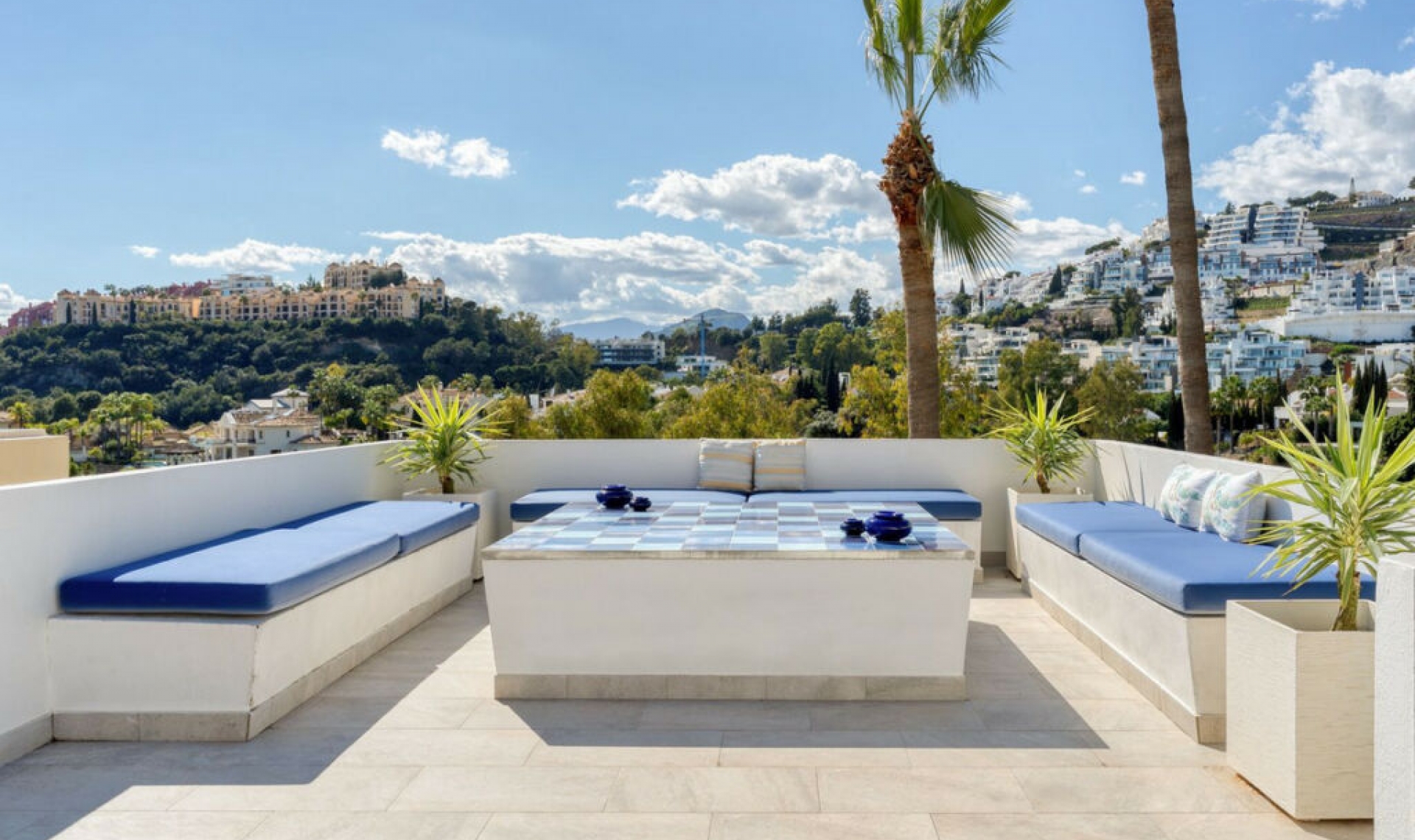 Resale - House -
La Quinta