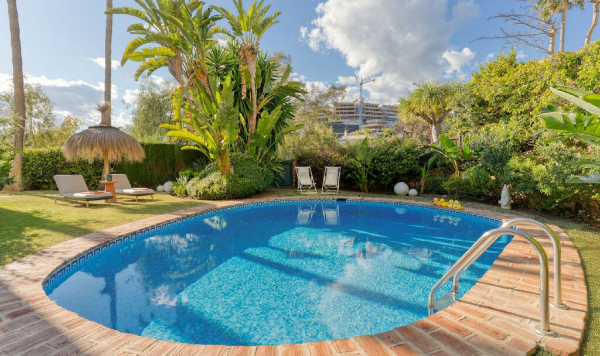 Resale - House -
La Quinta