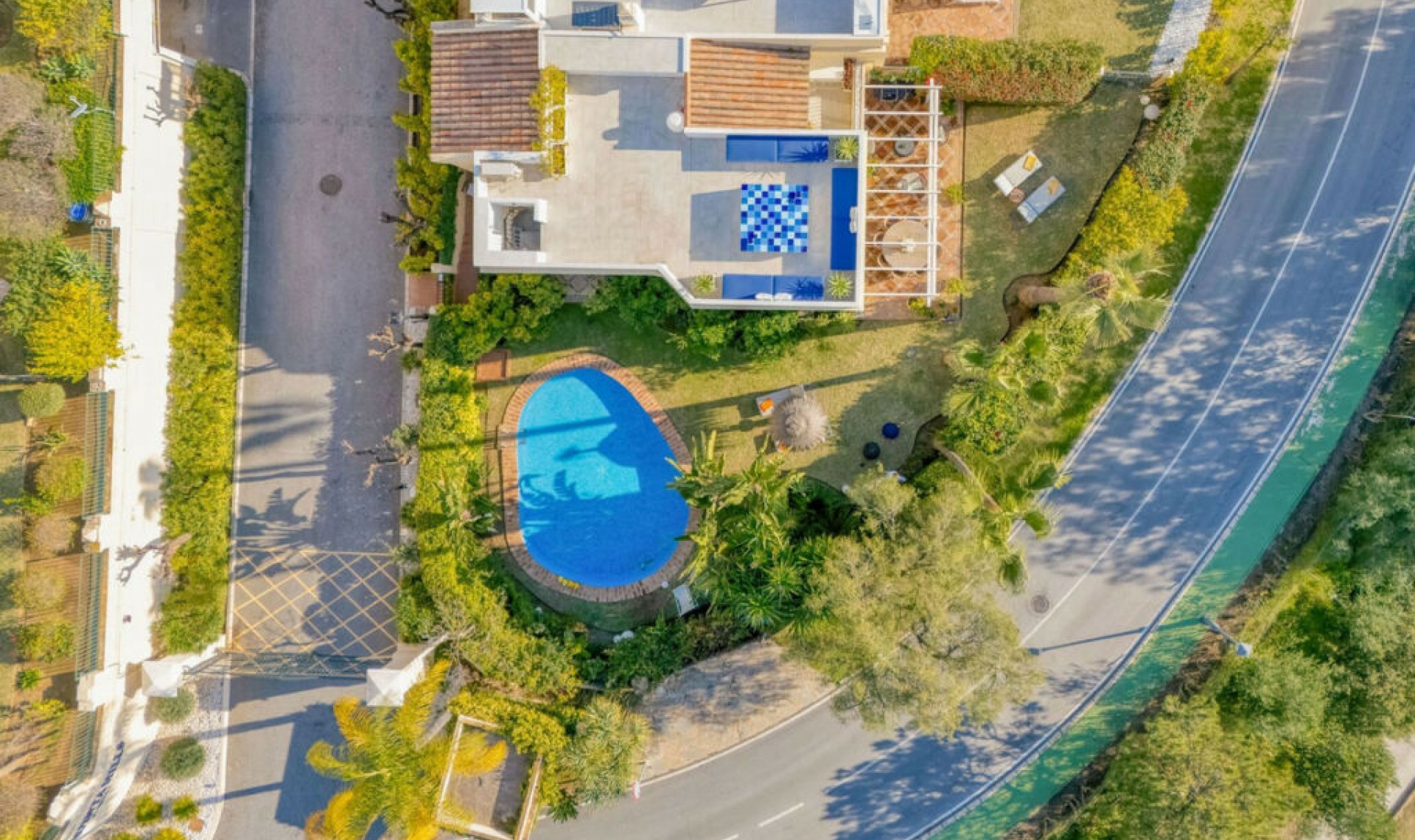 Resale - House -
La Quinta