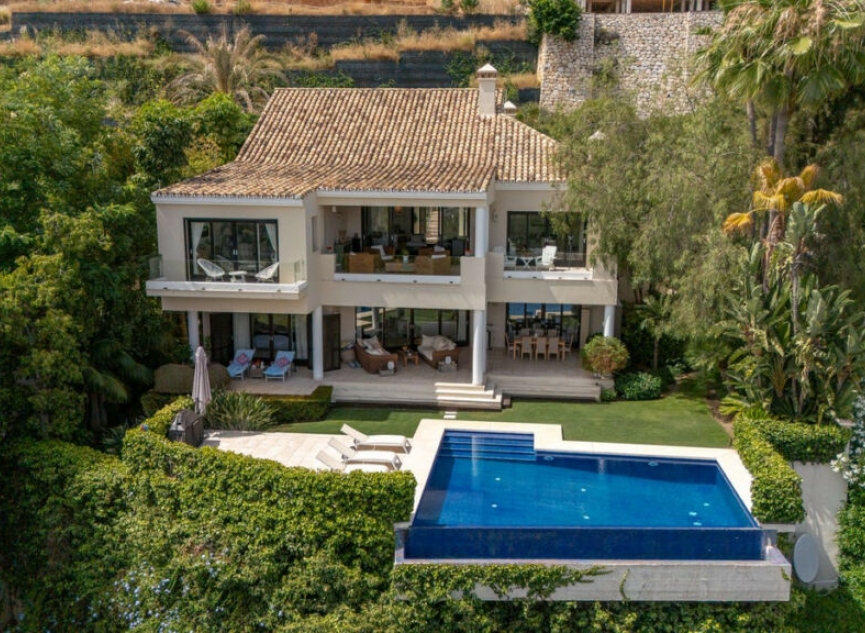 Resale - House -
La Quinta