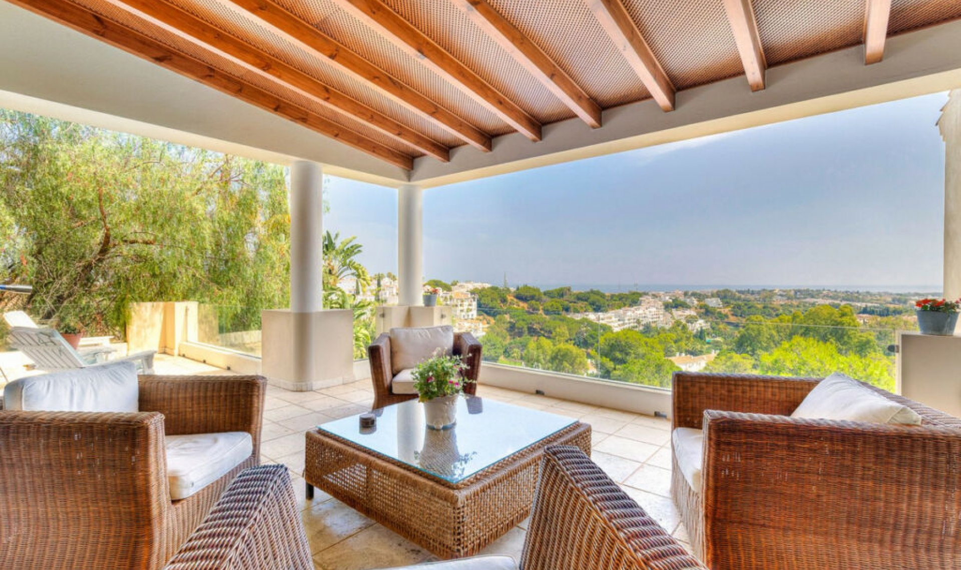 Resale - House -
La Quinta