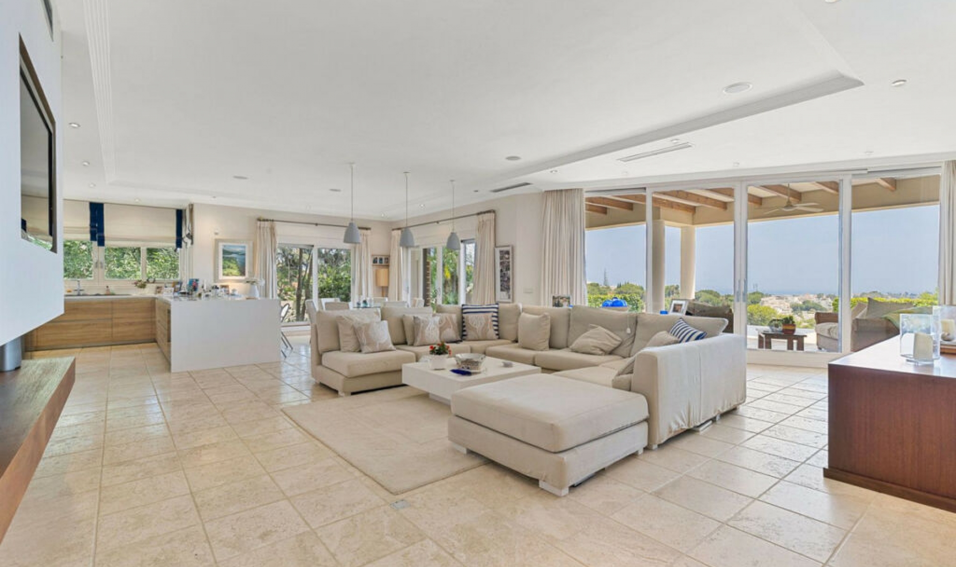 Resale - House -
La Quinta