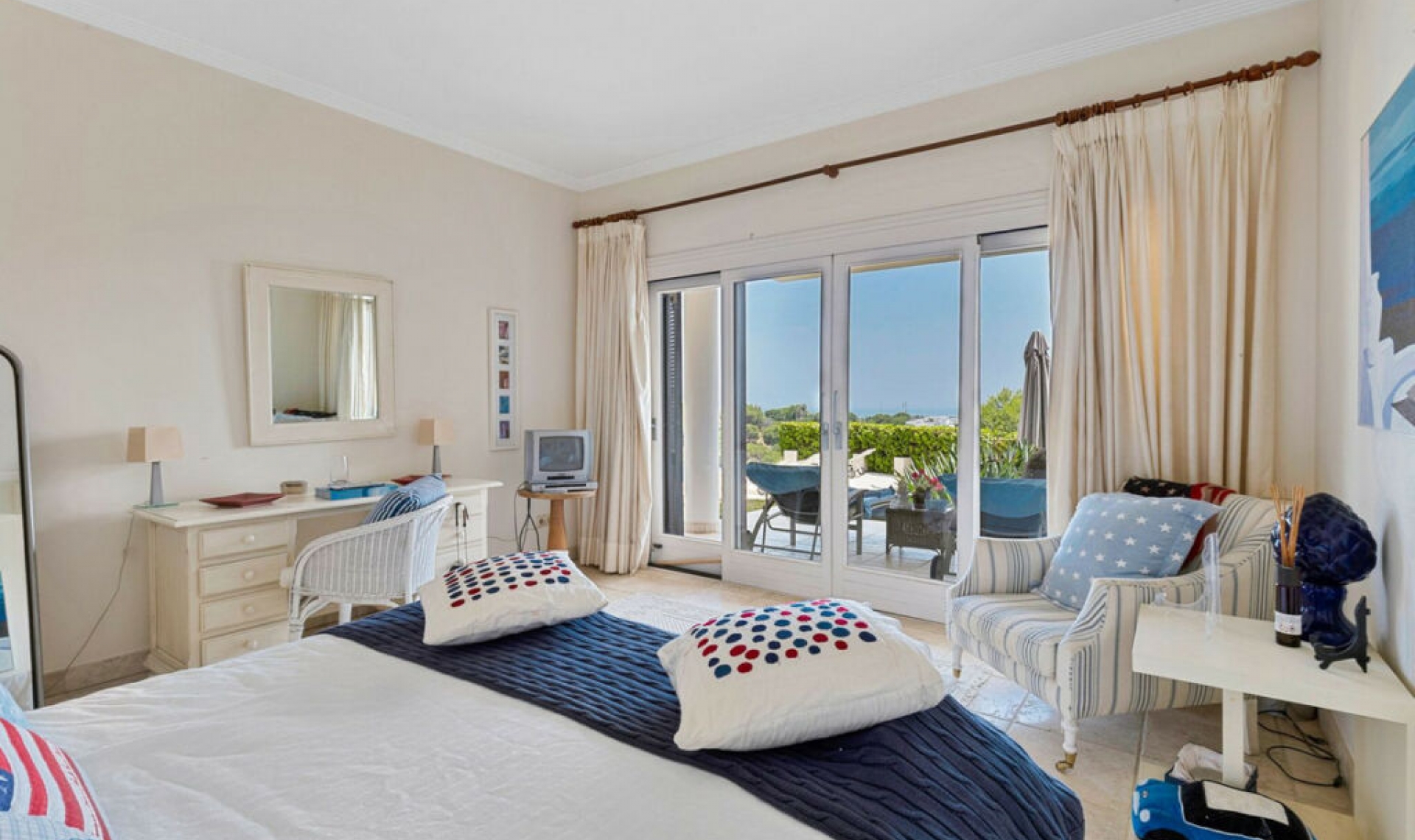 Resale - House -
La Quinta