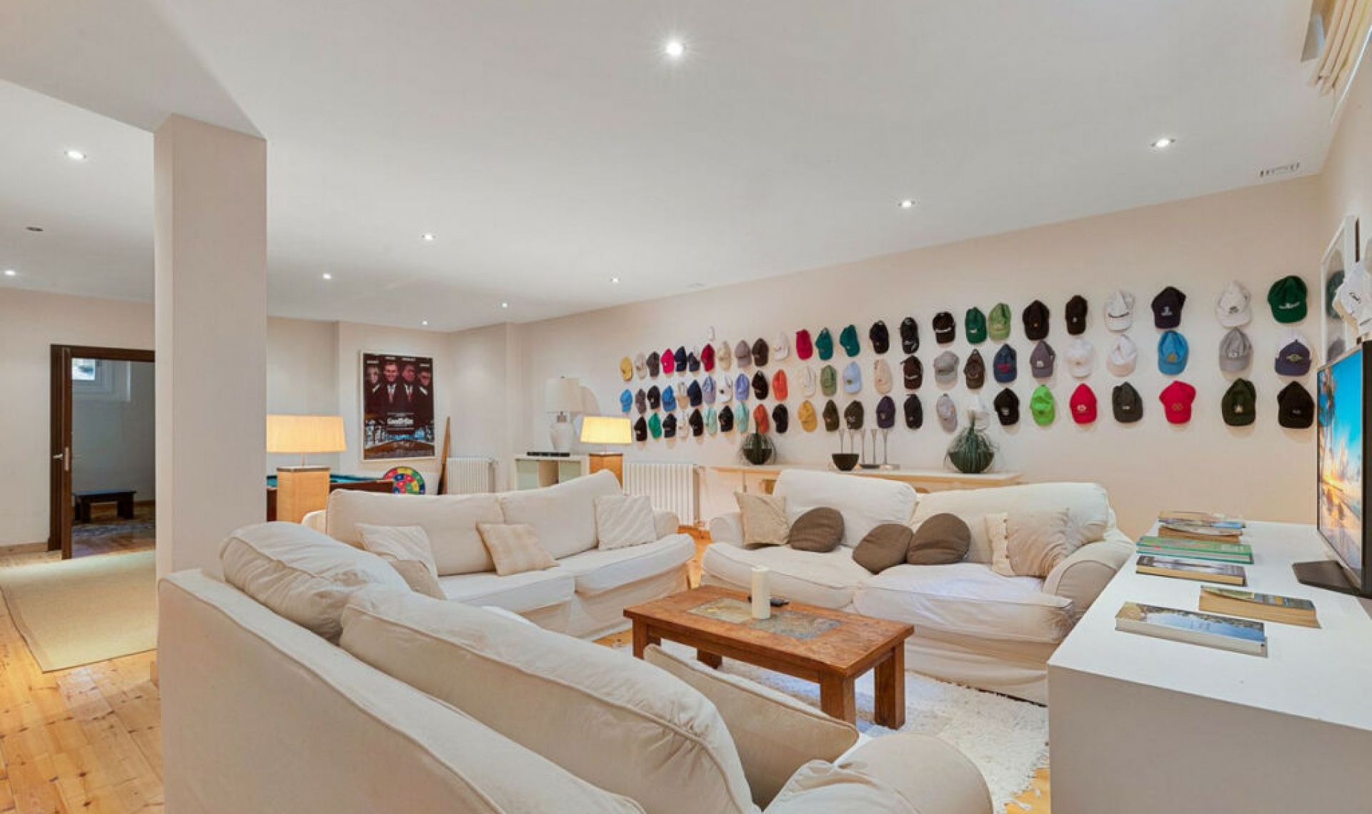 Resale - House -
La Quinta