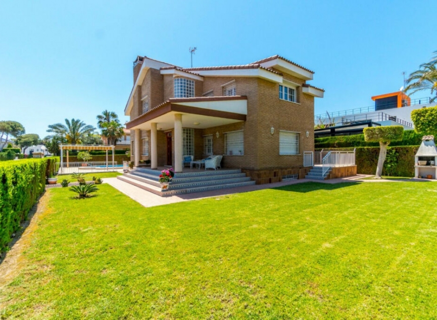Resale - House -
La Veleta